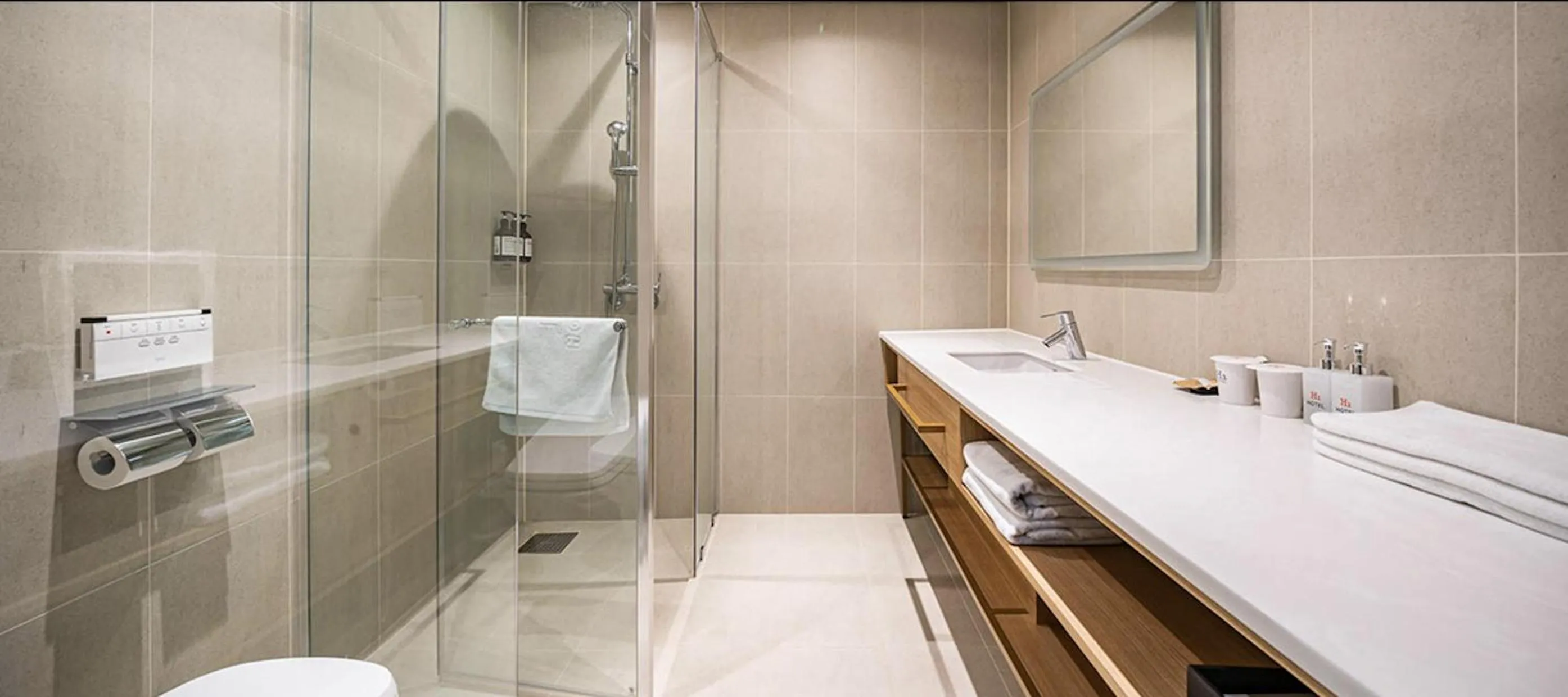 Toilet in Gwangju H1 Hotel