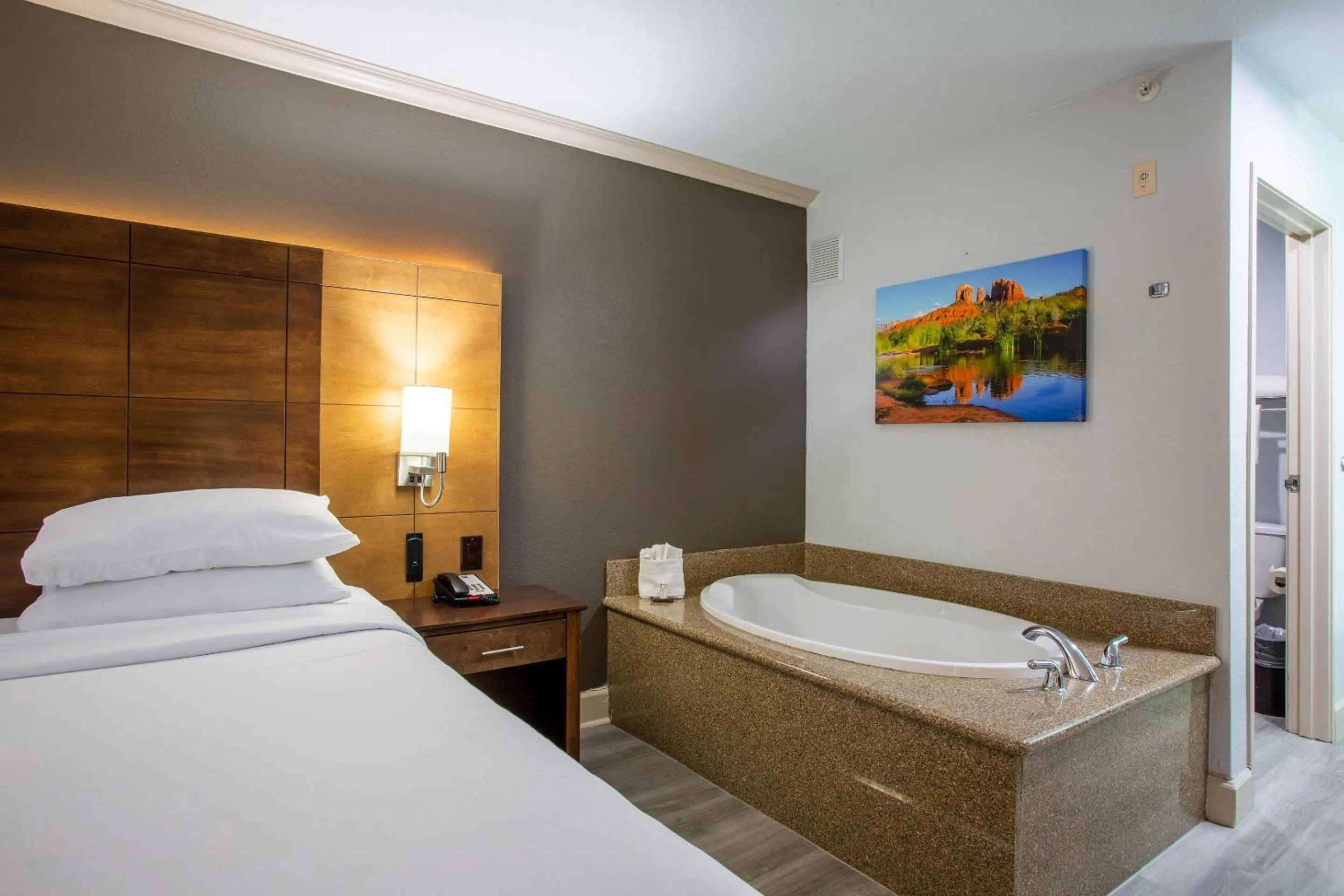 Bedroom, Bed in Arroyo Pinion Hotel, an Ascend Collection Hotel