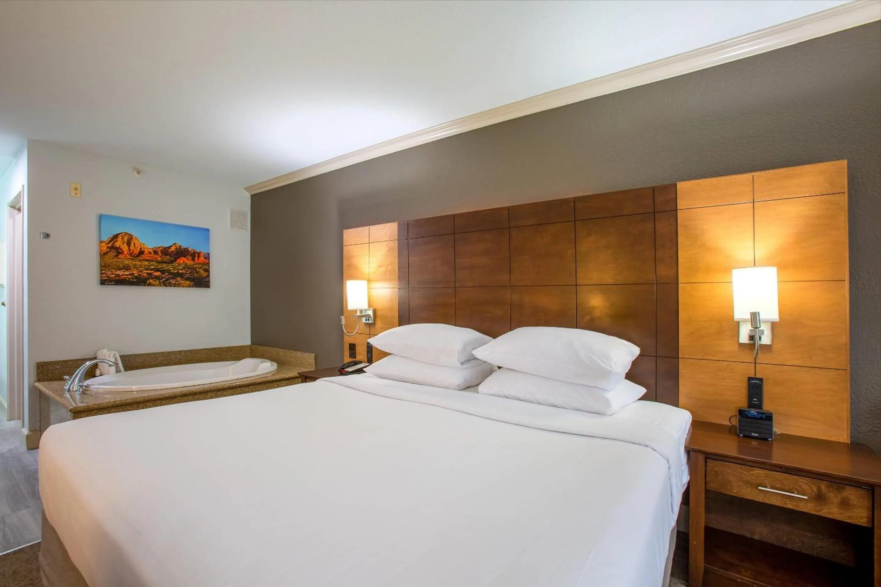 Bedroom, Bed in Arroyo Pinion Hotel, an Ascend Collection Hotel