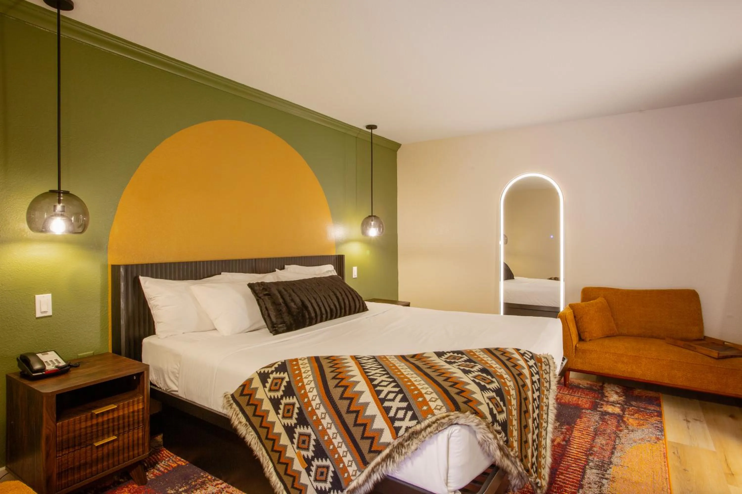 Bedroom, Bed in Arroyo Pinion Hotel, an Ascend Collection Hotel