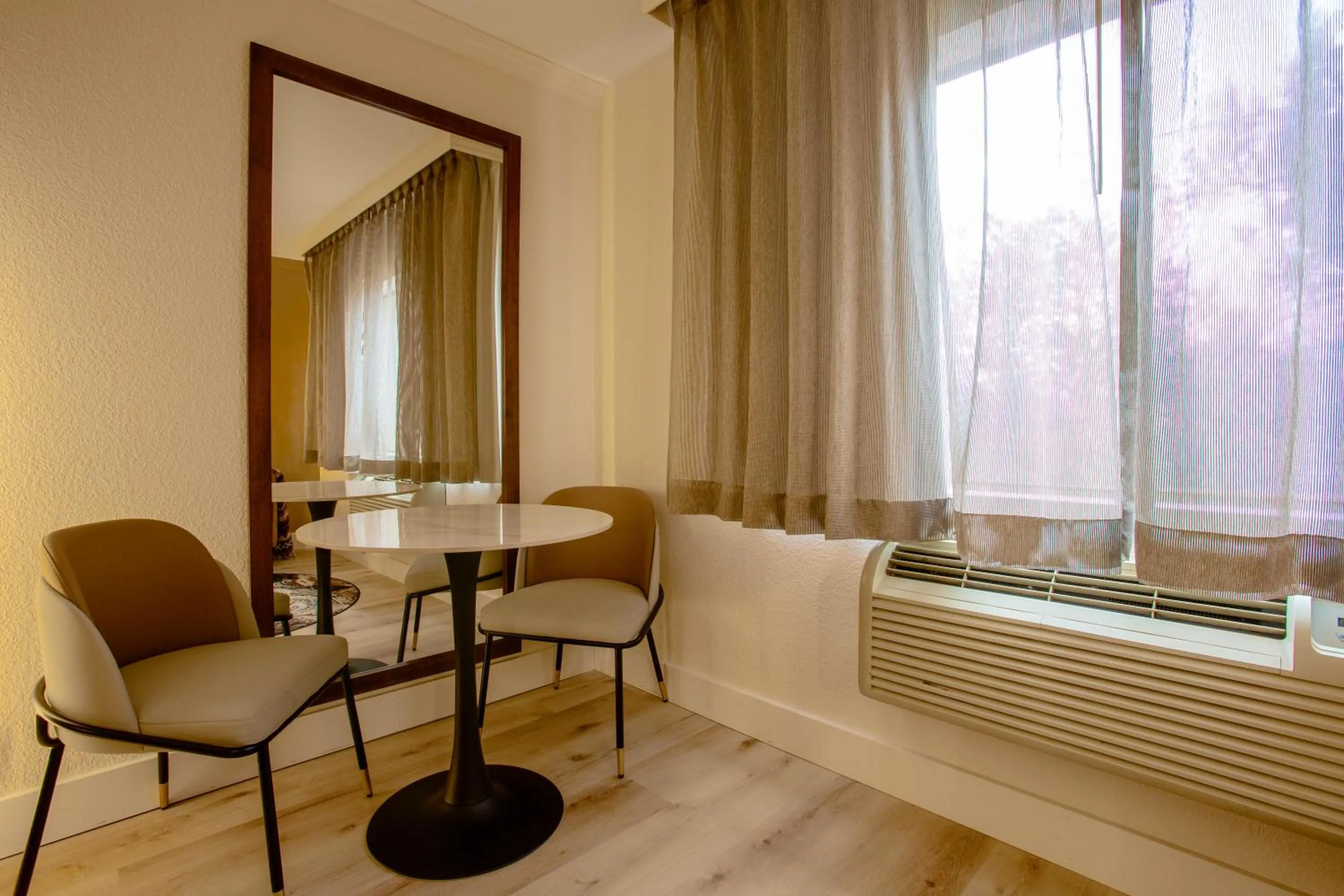 Seating area in Arroyo Pinion Hotel, an Ascend Collection Hotel