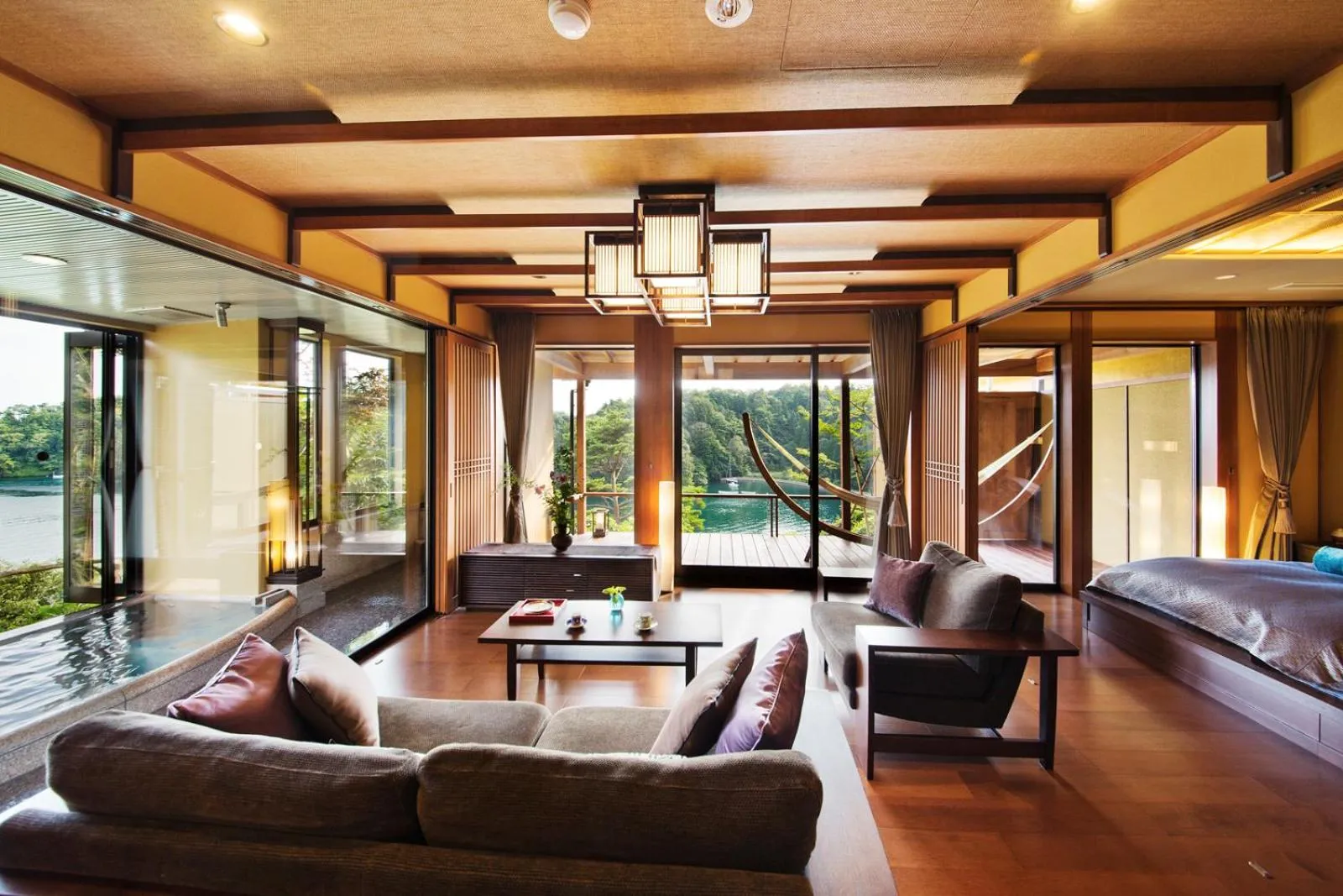 Photo of the whole room in Noto Hyakurakusou