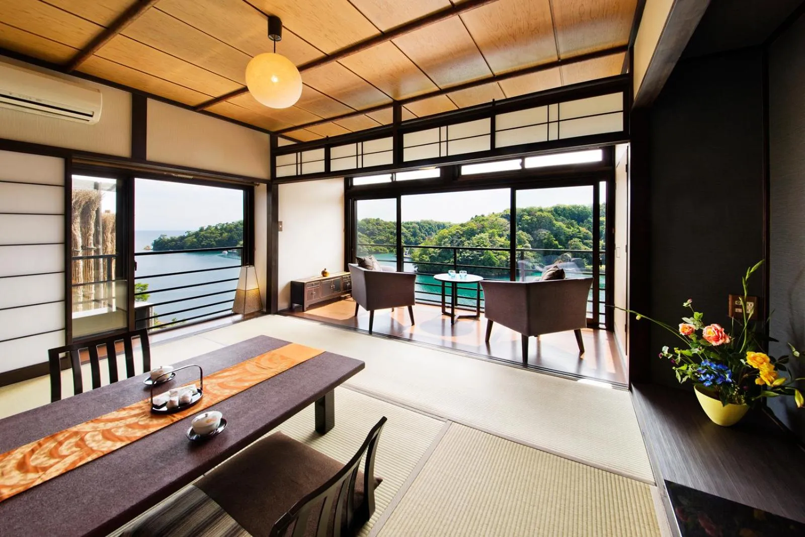 Photo of the whole room in Noto Hyakurakusou