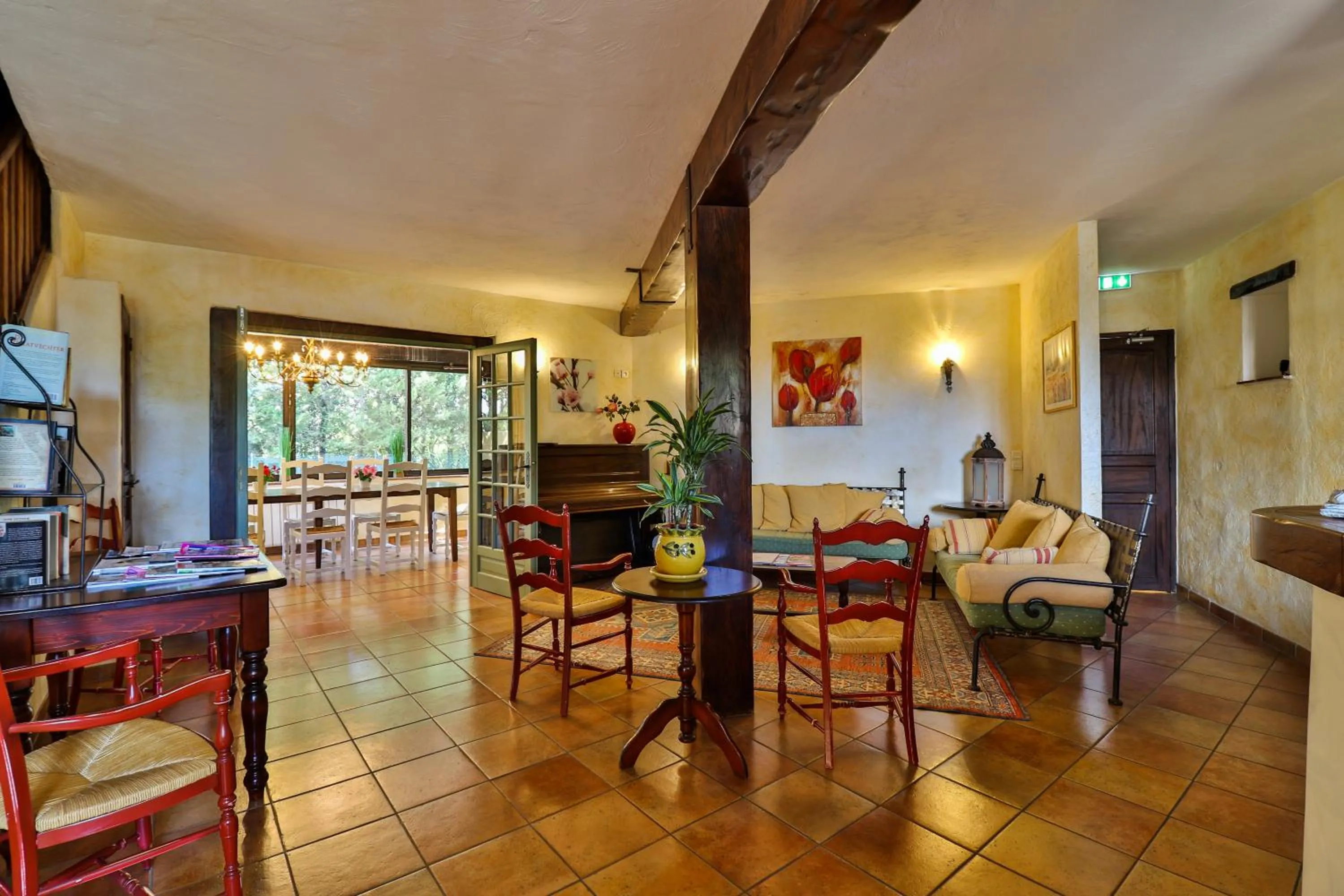 Seating area in L'Estirado des Adrets