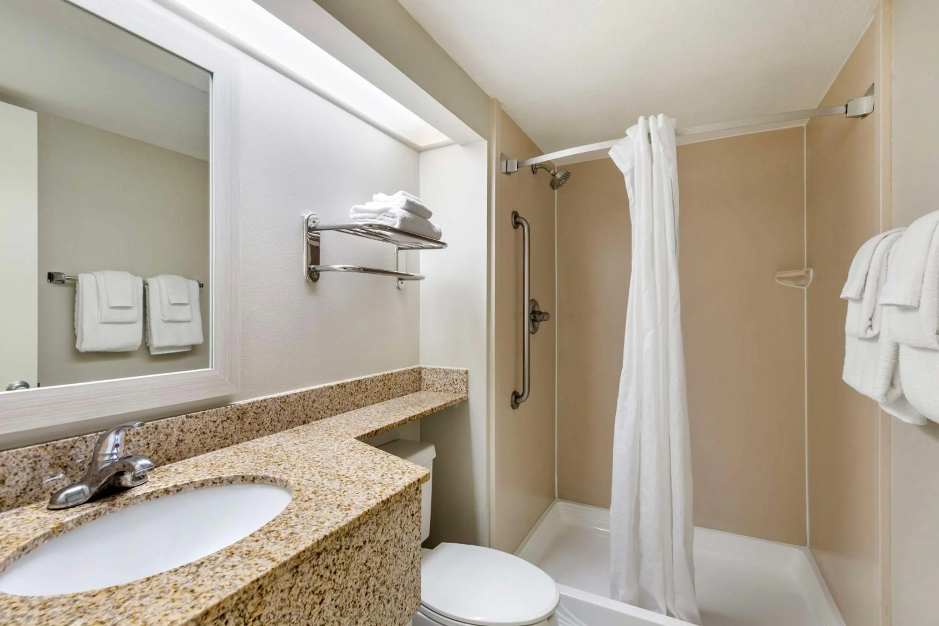 Bathroom in Best Western Cocoa Beach - Port Canaveral