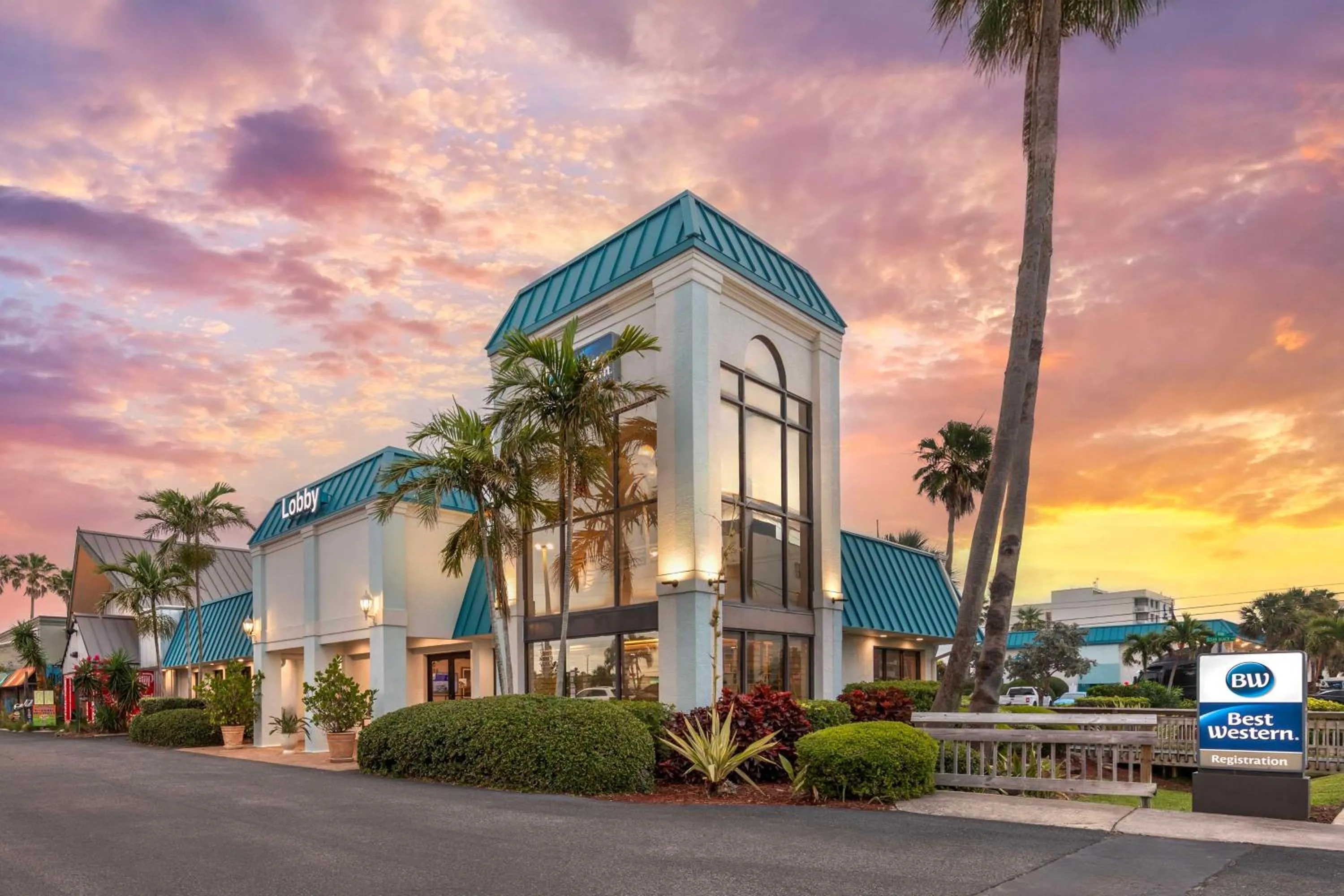 Property building in Best Western Cocoa Beach - Port Canaveral