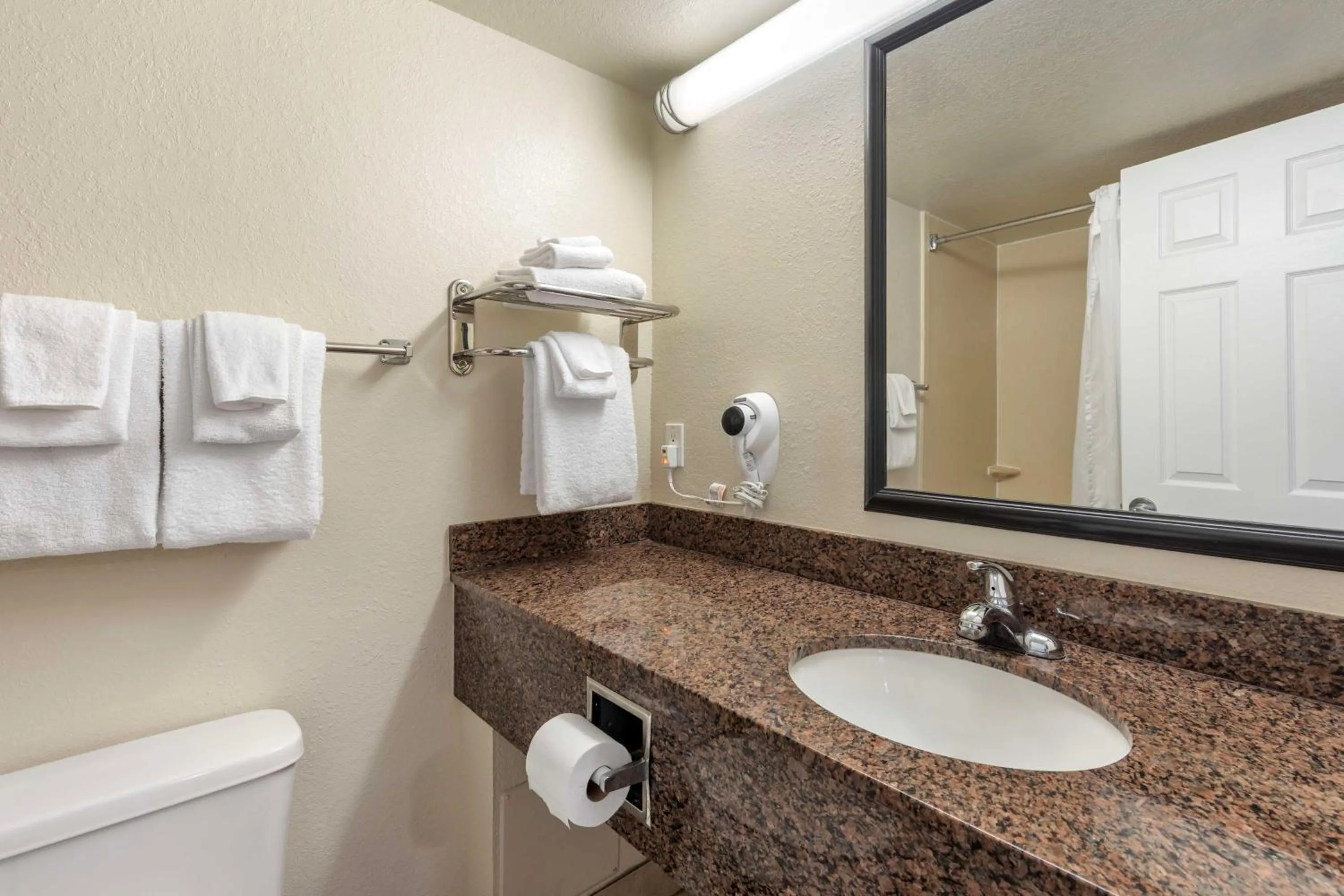 Bathroom in Best Western Cocoa Beach - Port Canaveral