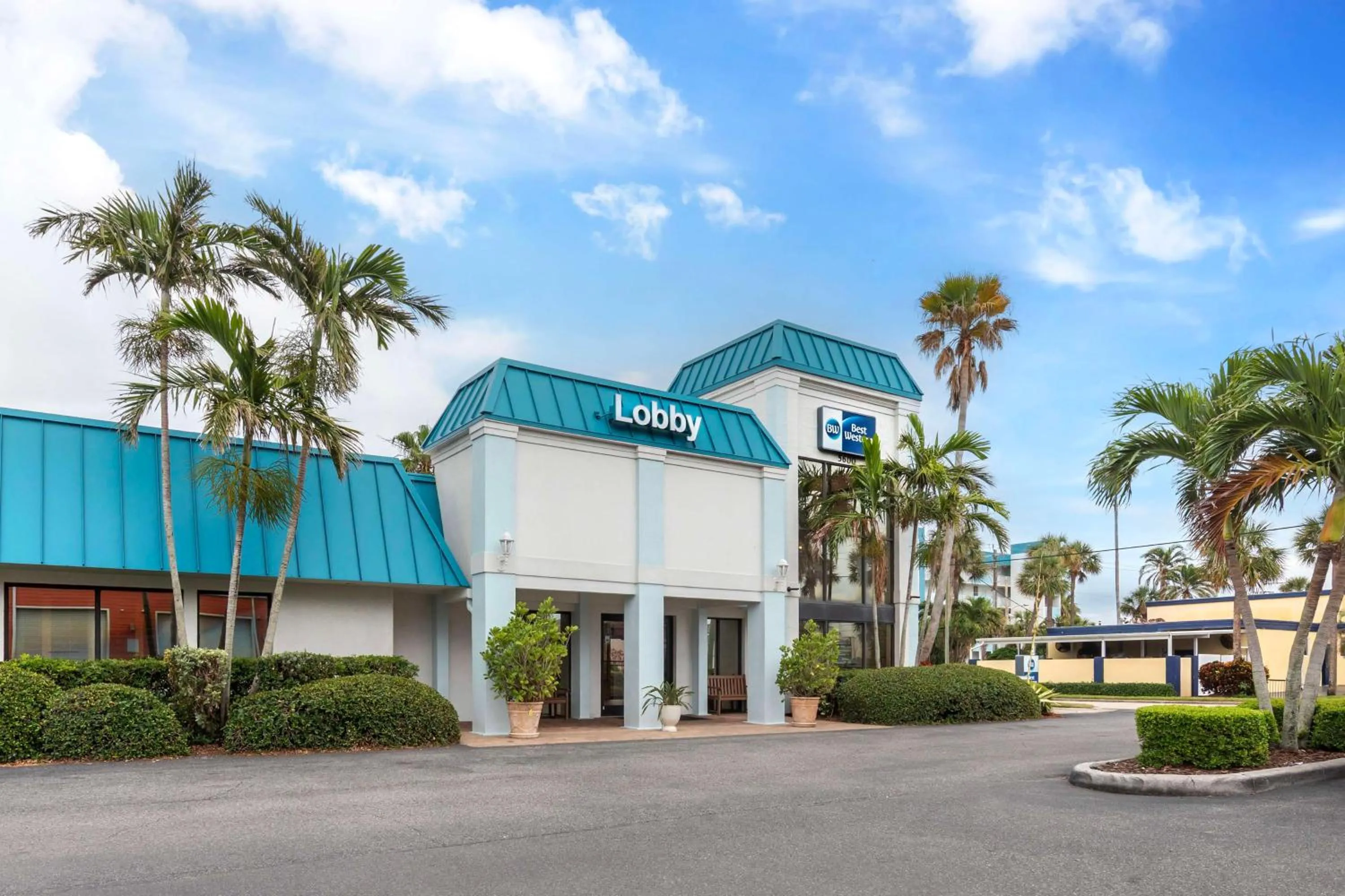 Property building in Best Western Cocoa Beach - Port Canaveral