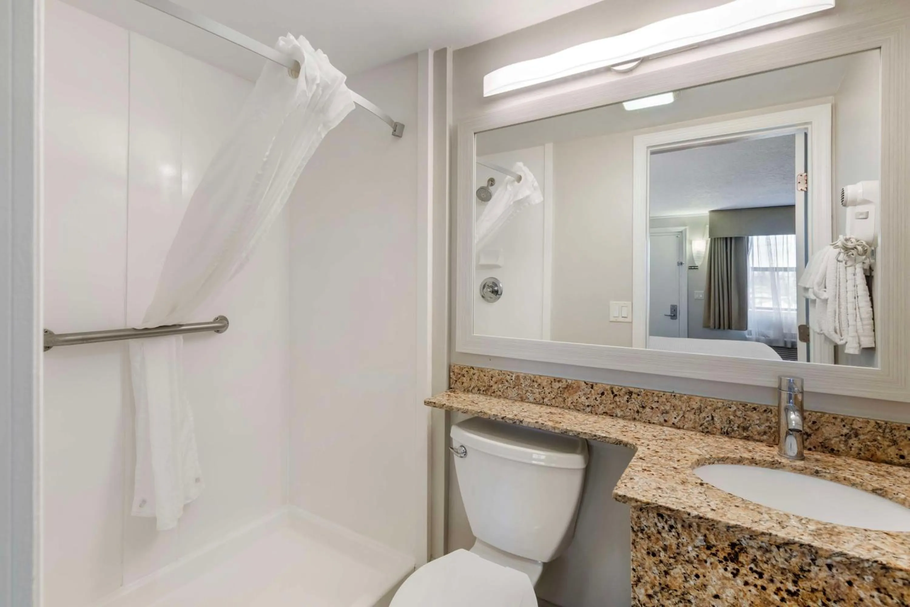 Bathroom in Best Western Cocoa Beach - Port Canaveral