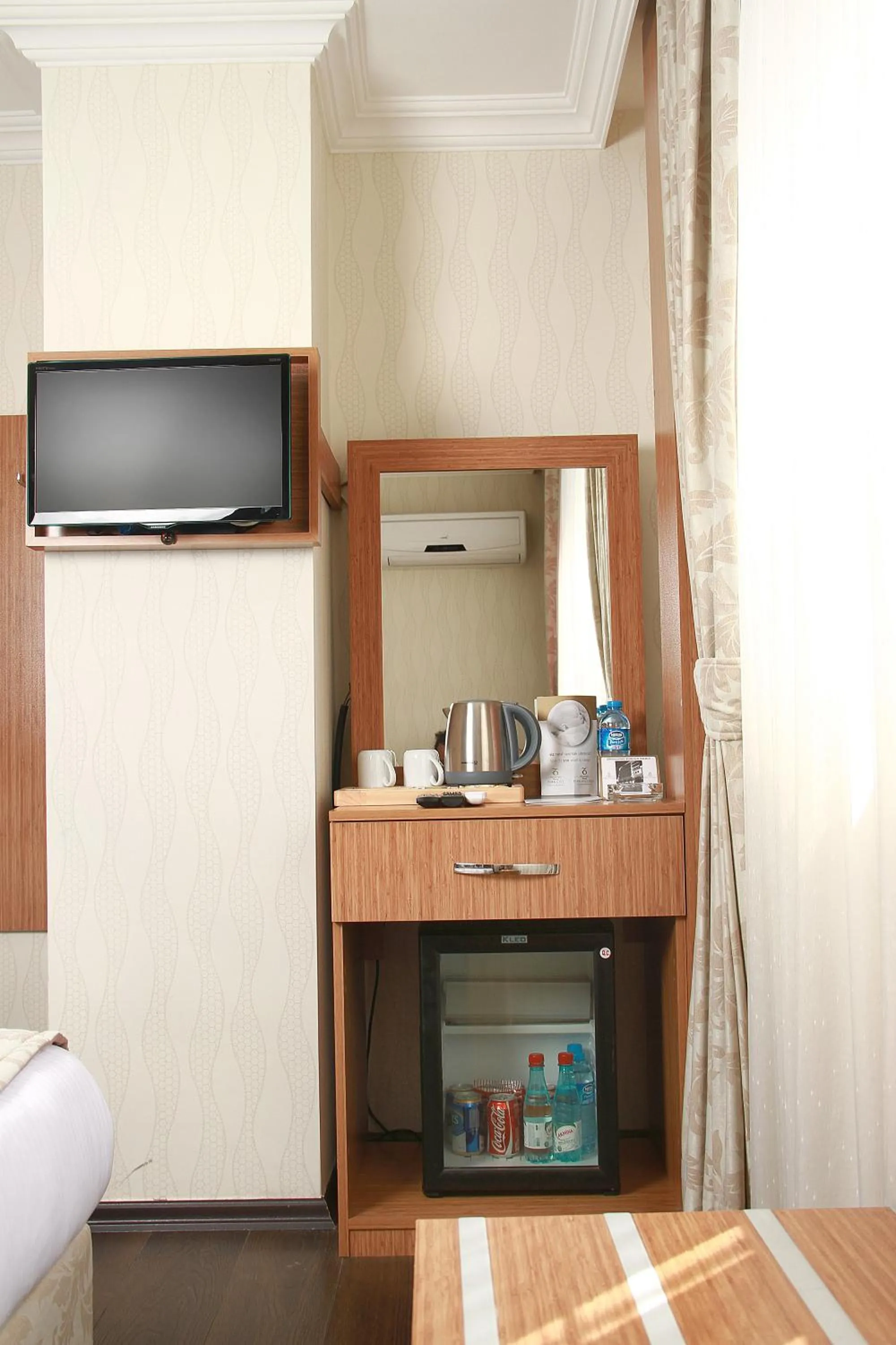 TV and multimedia, Bed in Kozan City Hotel