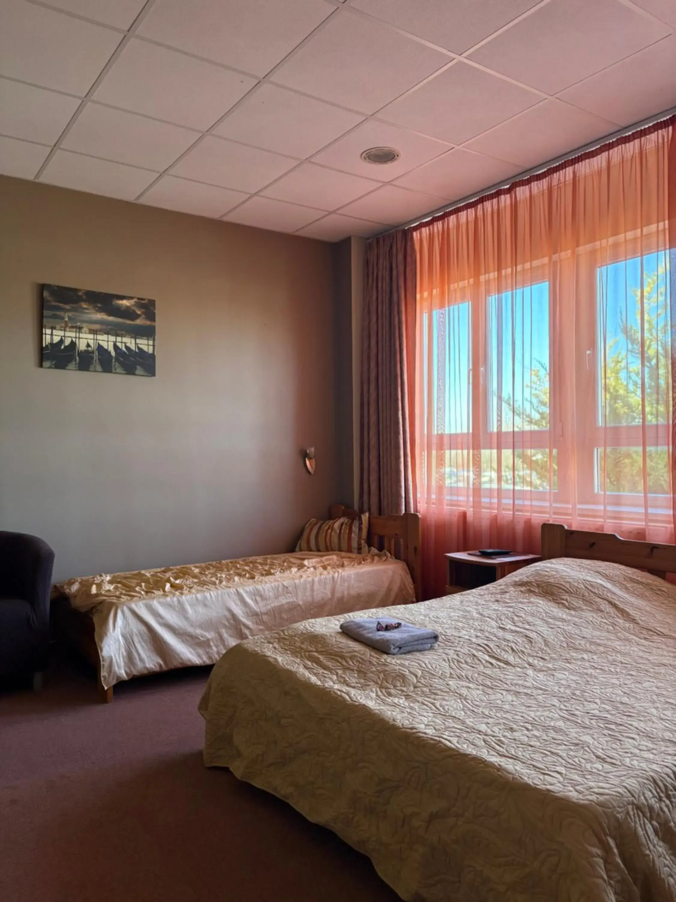 Standard Quadruple Room - single occupancy in Airport Szálló Standard Quadruple Room - single occupancy in Airport Szálló