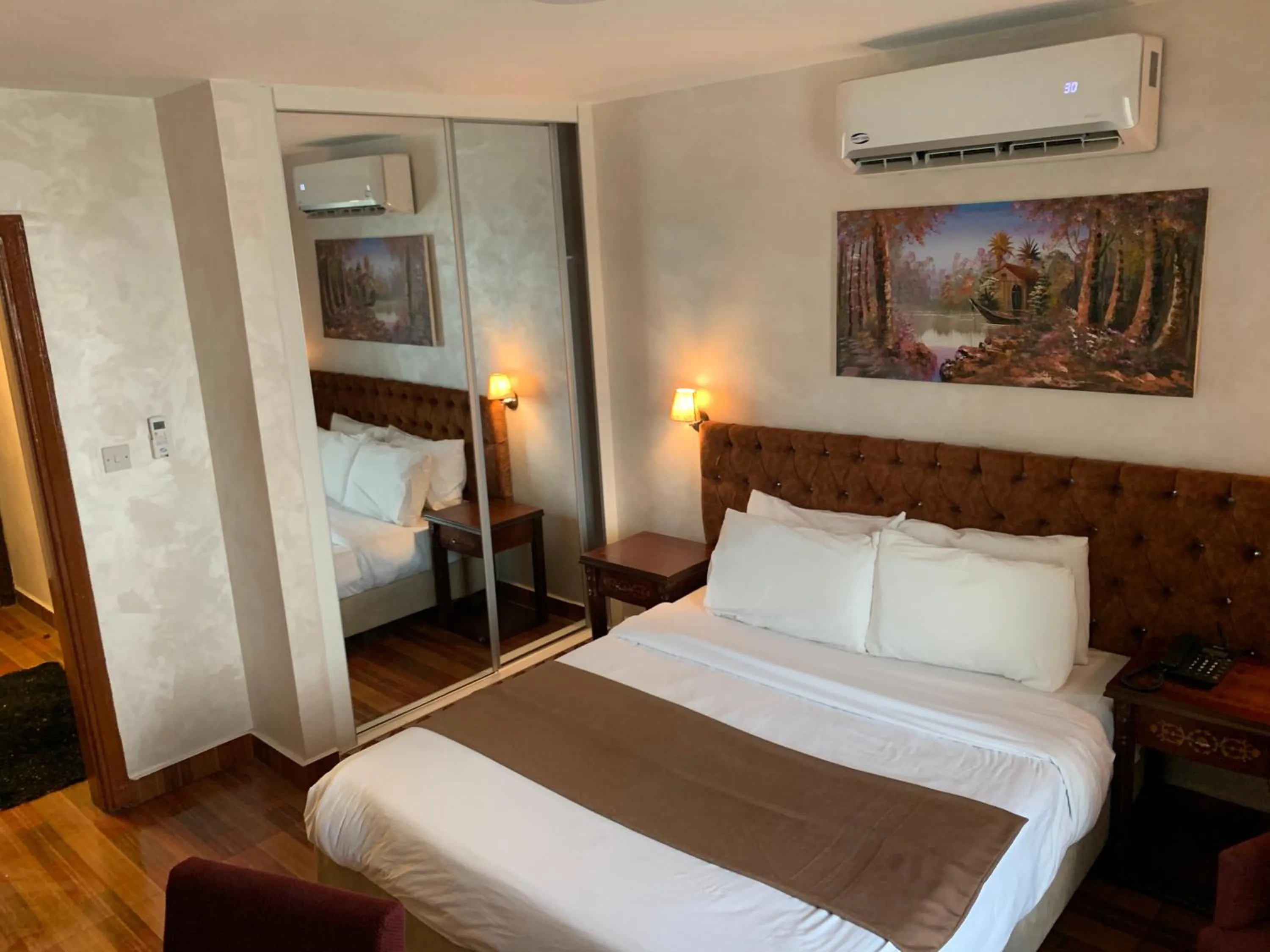 Bedroom, Bed in Amman Orchid Hotel