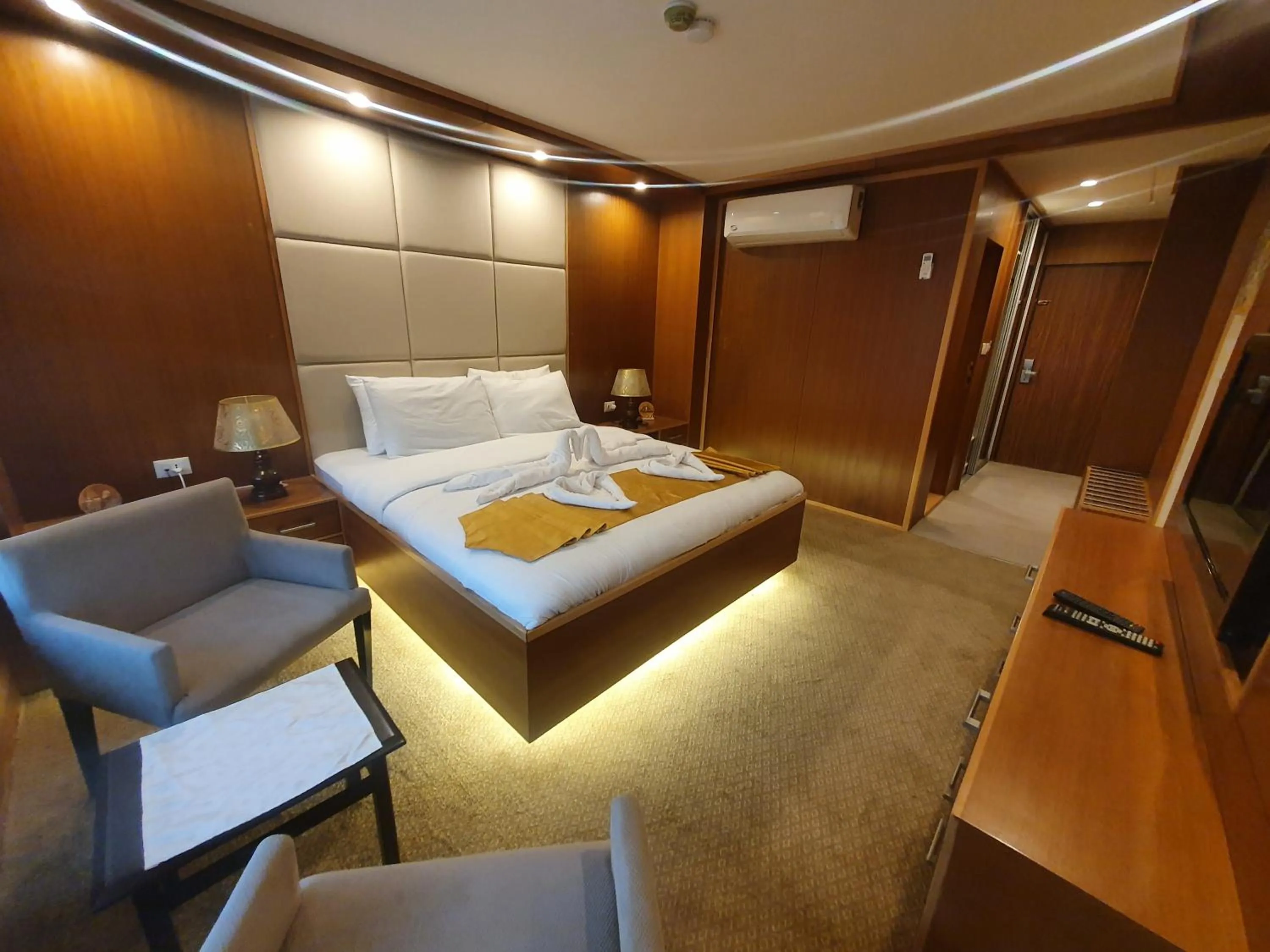 VIP, Bed in Amman Orchid Hotel