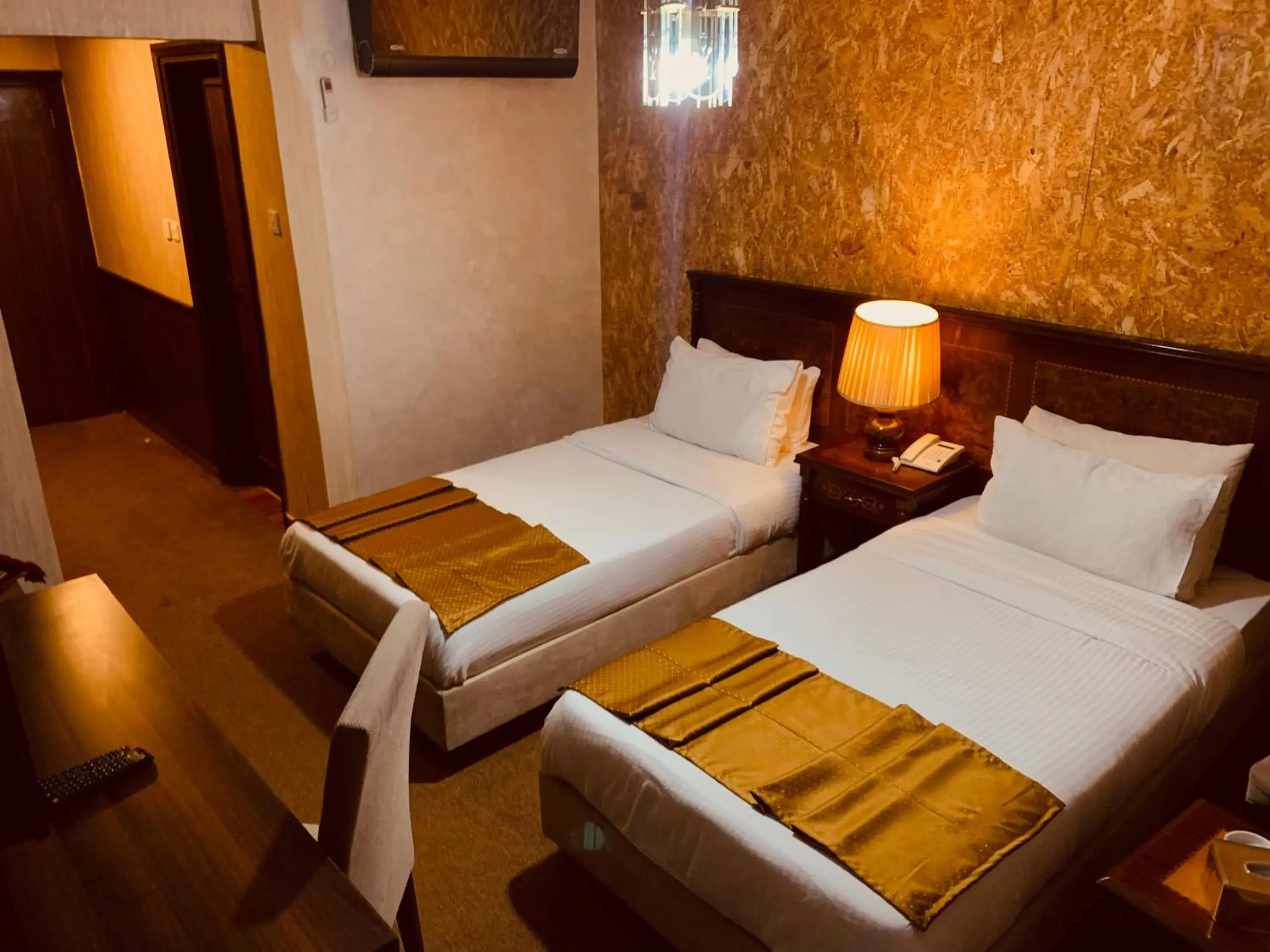 Deluxe Twin Room in Amman Orchid Hotel Deluxe Twin Room in Amman Orchid Hotel