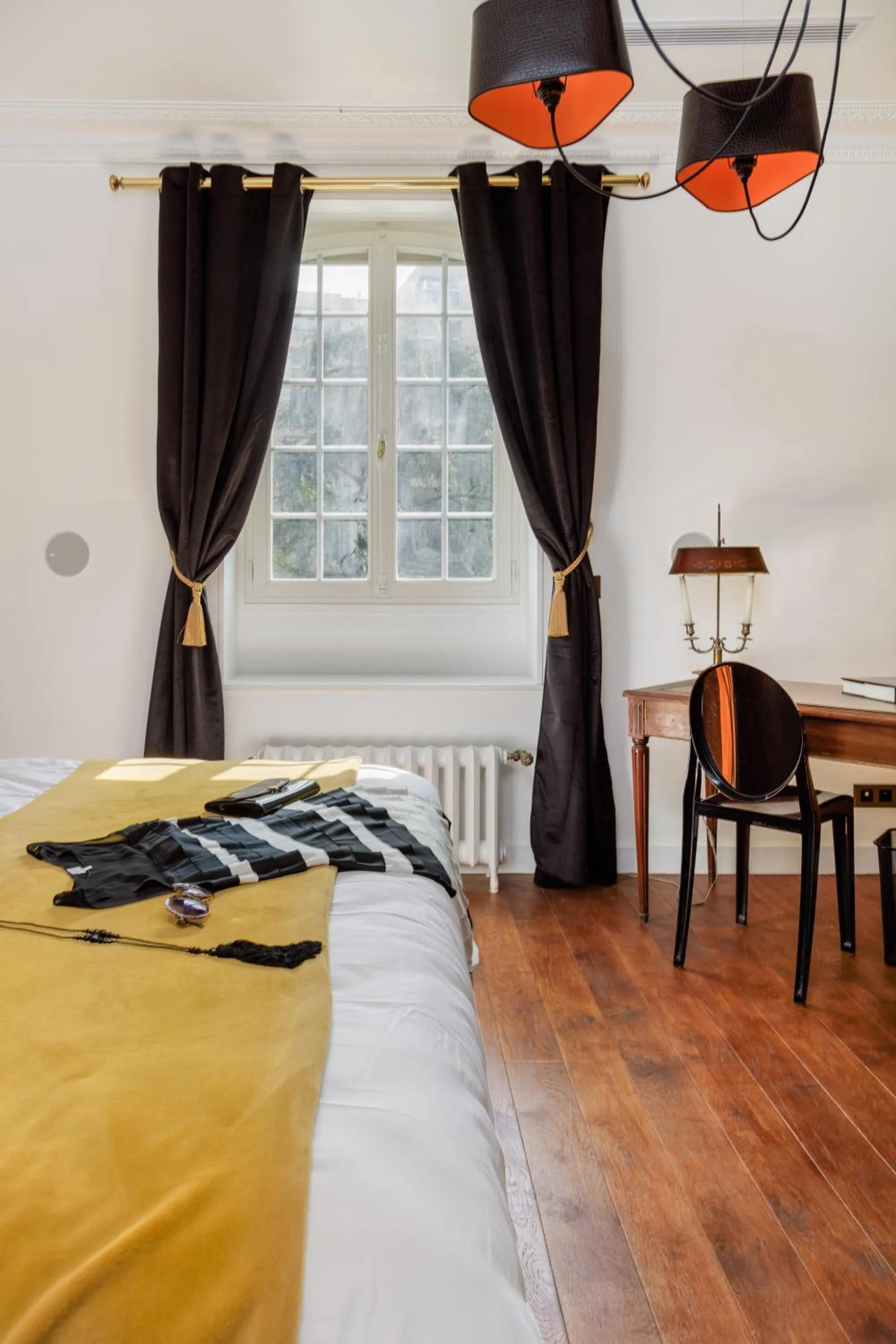 Bedroom, Bed in L'Hôtel Particulier - Paris Asnières