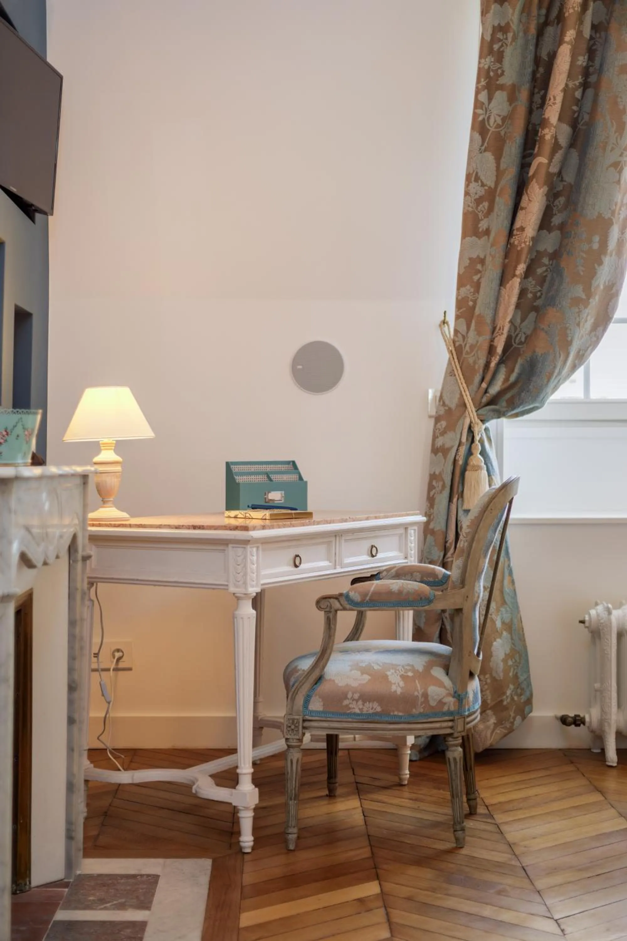 Seating area in L'Hôtel Particulier - Paris Asnières