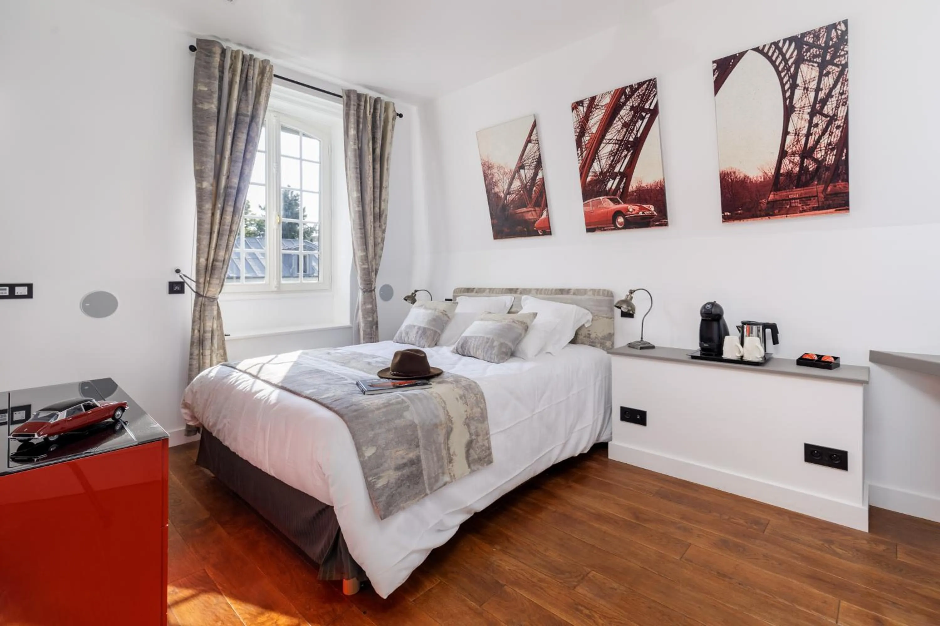 Photo of the whole room, Bed in L'Hôtel Particulier - Paris Asnières
