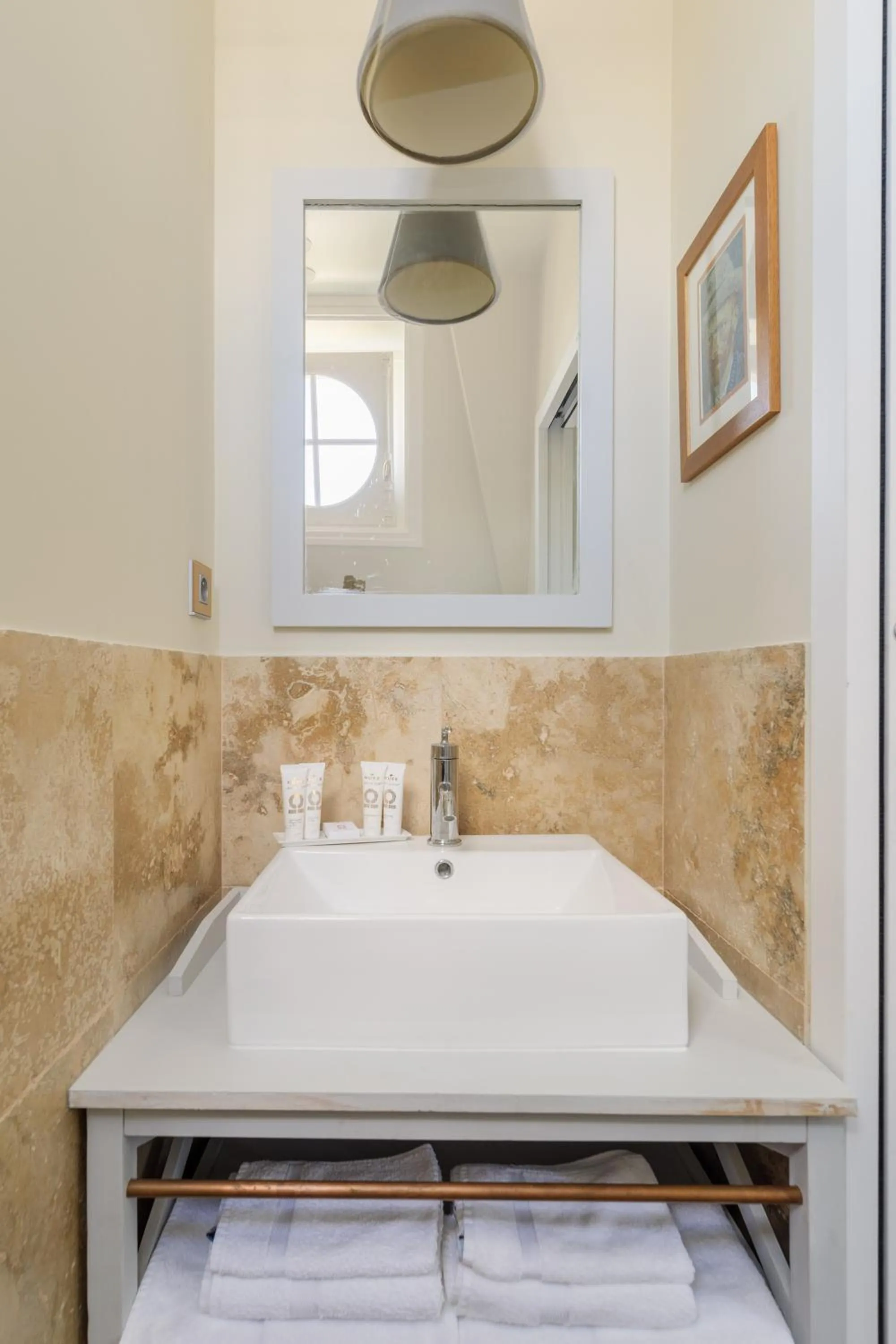 Bathroom, Bed in L'Hôtel Particulier - Paris Asnières