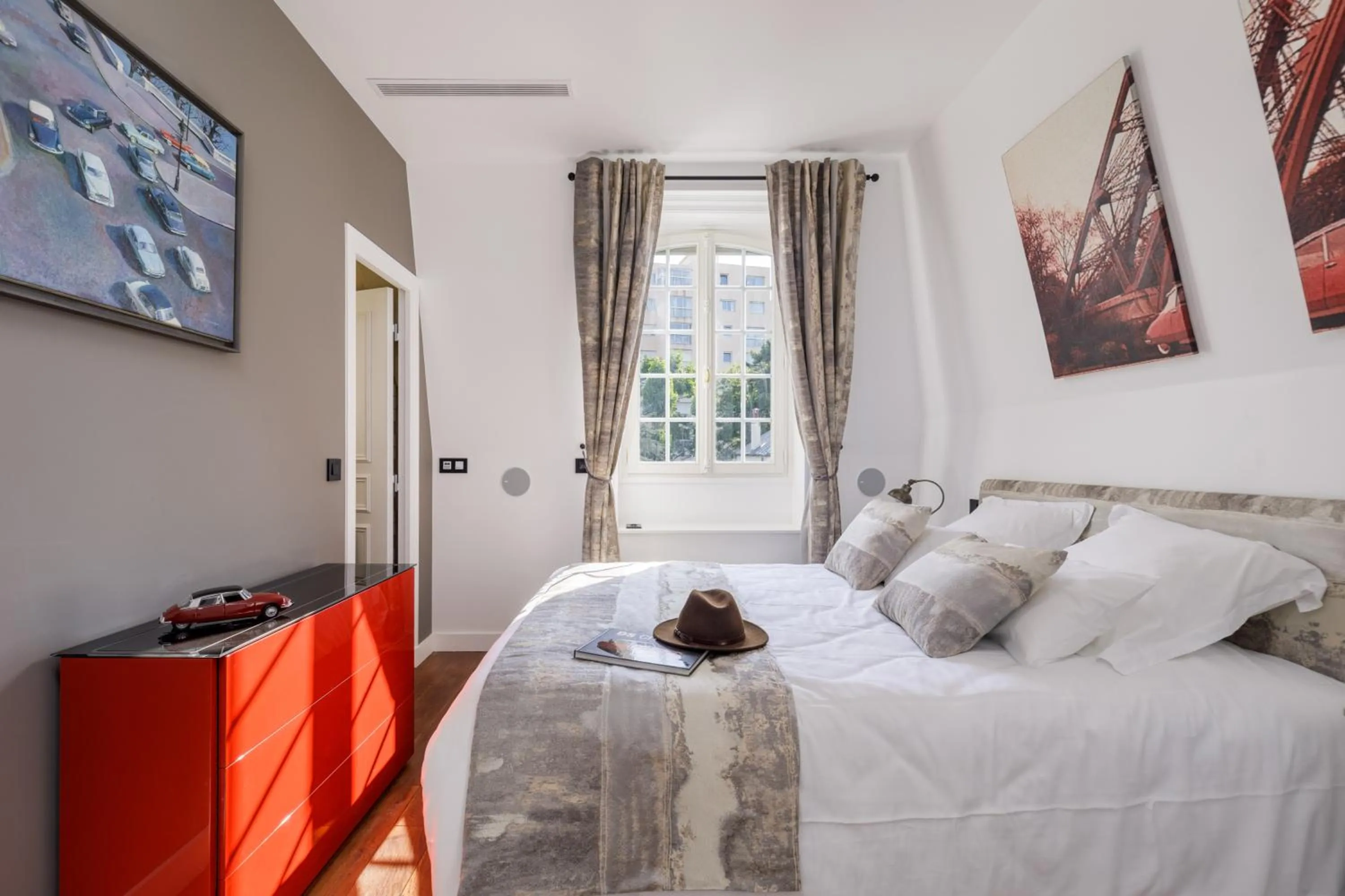 Photo of the whole room, Bed in L'Hôtel Particulier - Paris Asnières