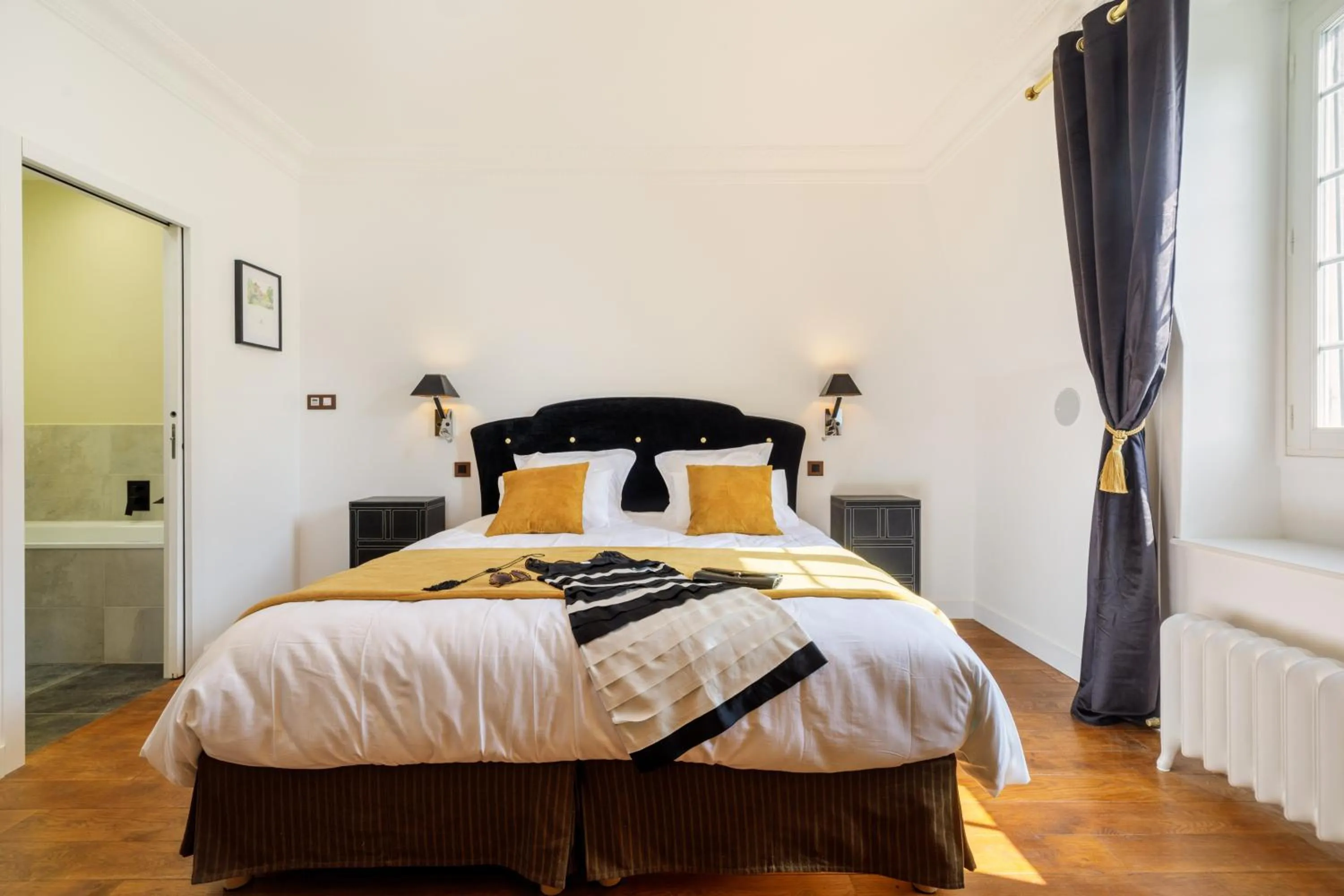 Photo of the whole room, Bed in L'Hôtel Particulier - Paris Asnières