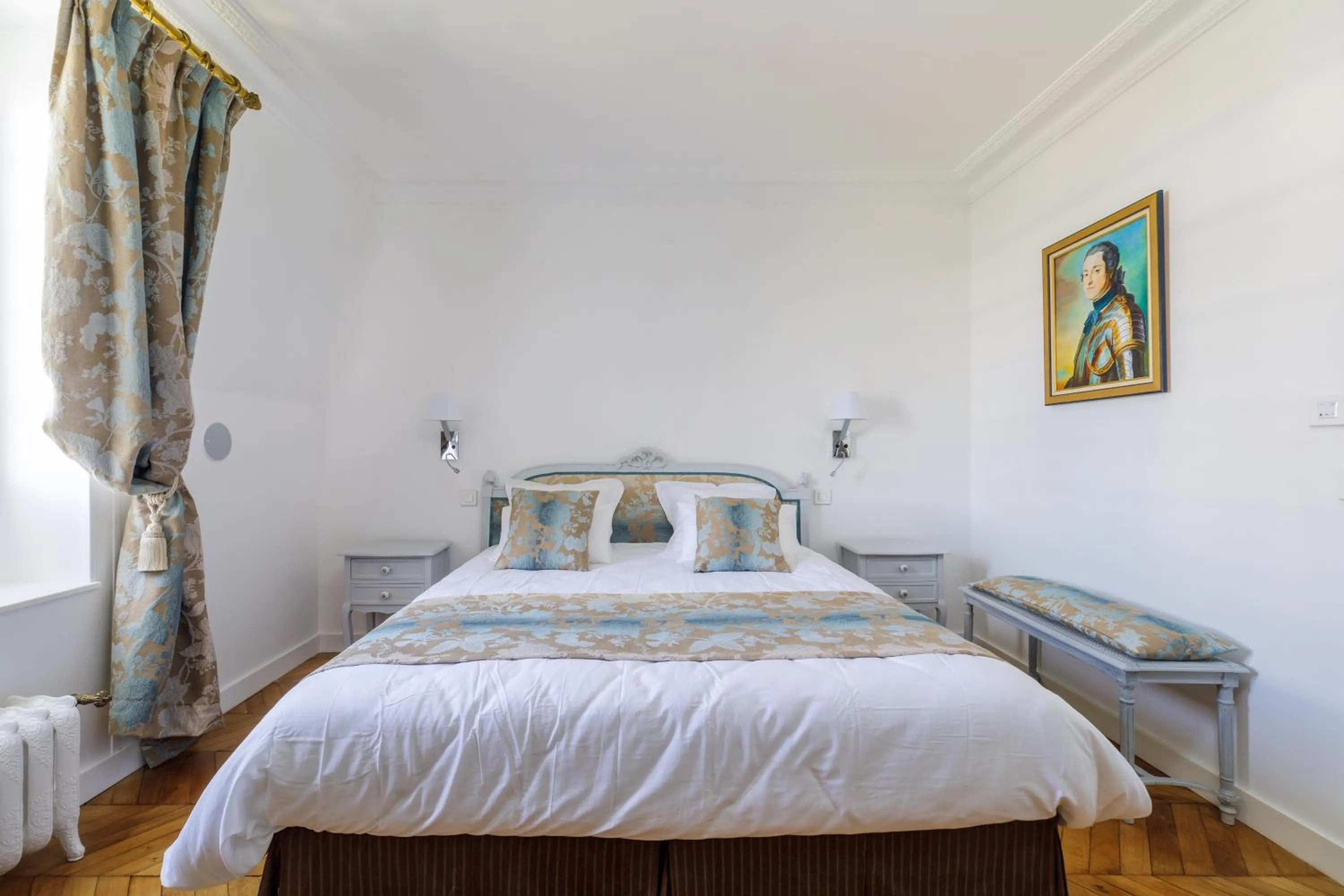 Photo of the whole room, Bed in L'Hôtel Particulier - Paris Asnières