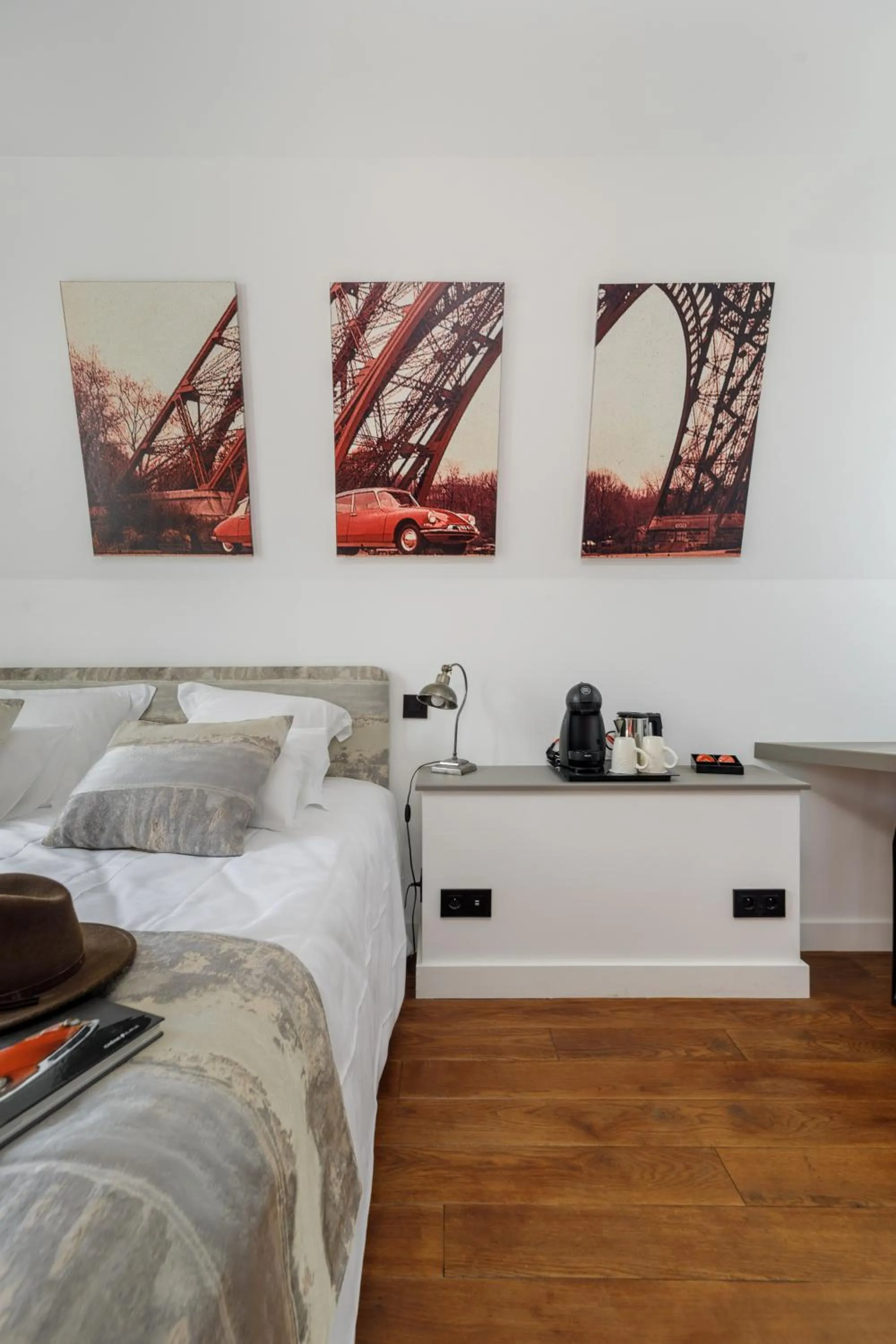 Bedroom, Bed in L'Hôtel Particulier - Paris Asnières