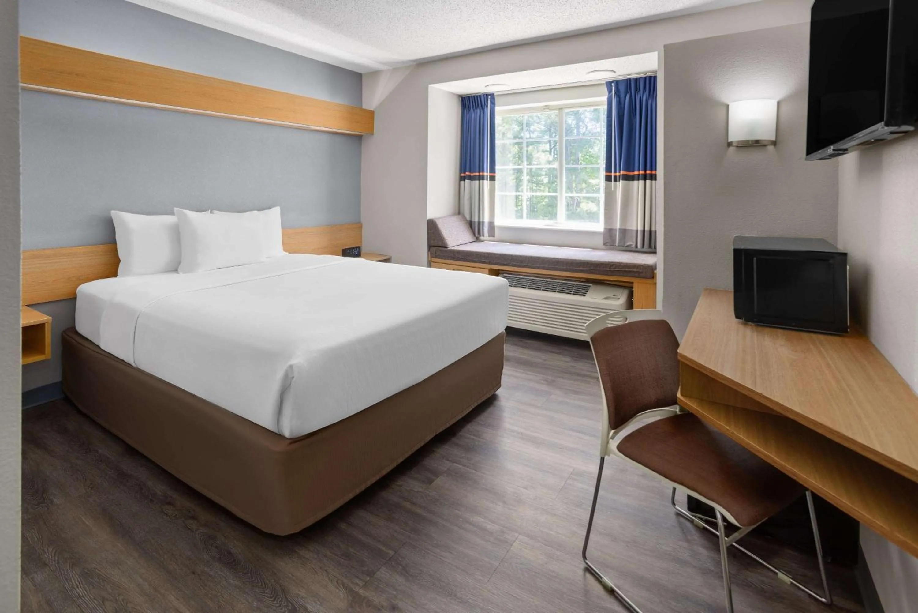 Photo of the whole room, Bed in Microtel Inn by Wyndham Raleigh-Durham Airport
