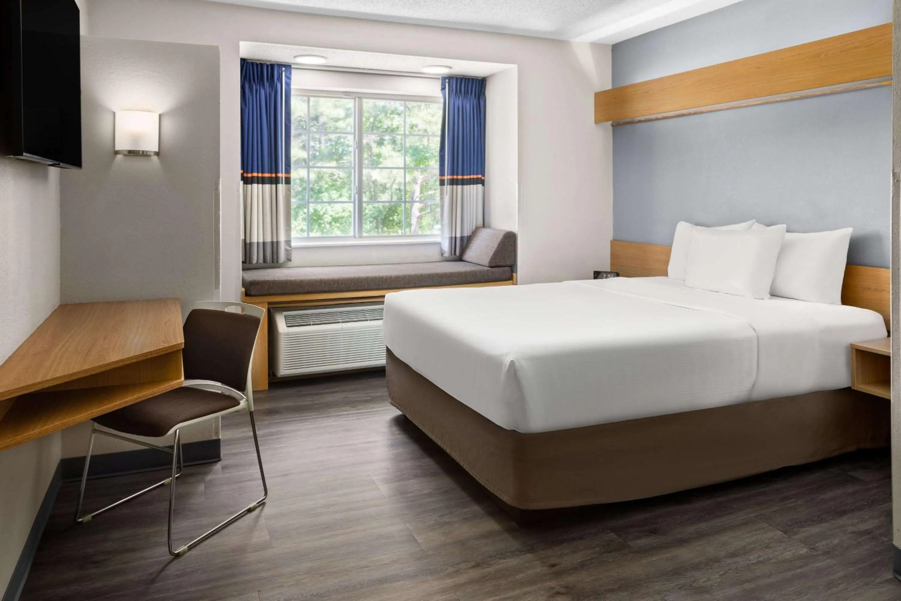 Photo of the whole room, Bed in Microtel Inn by Wyndham Raleigh-Durham Airport