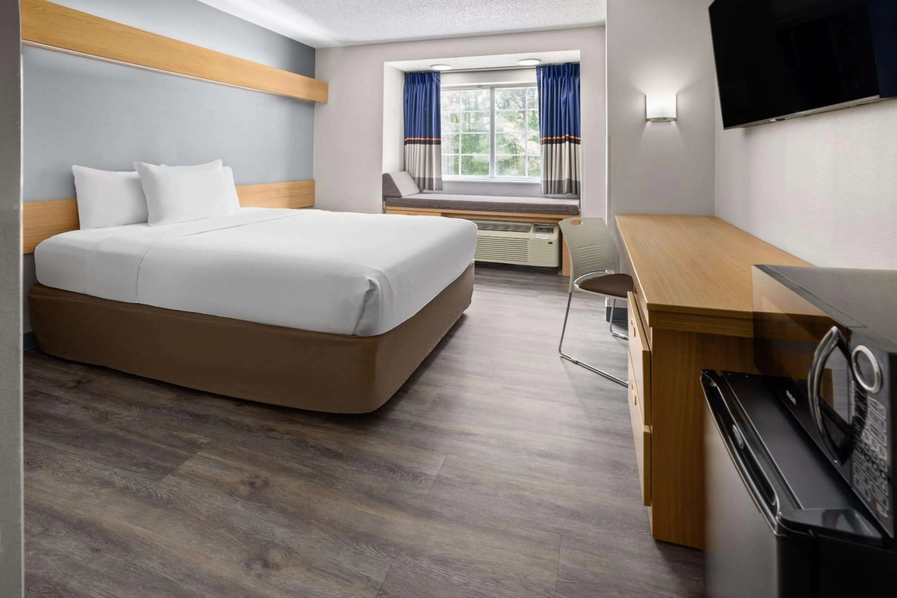 Photo of the whole room, Bed in Microtel Inn by Wyndham Raleigh-Durham Airport