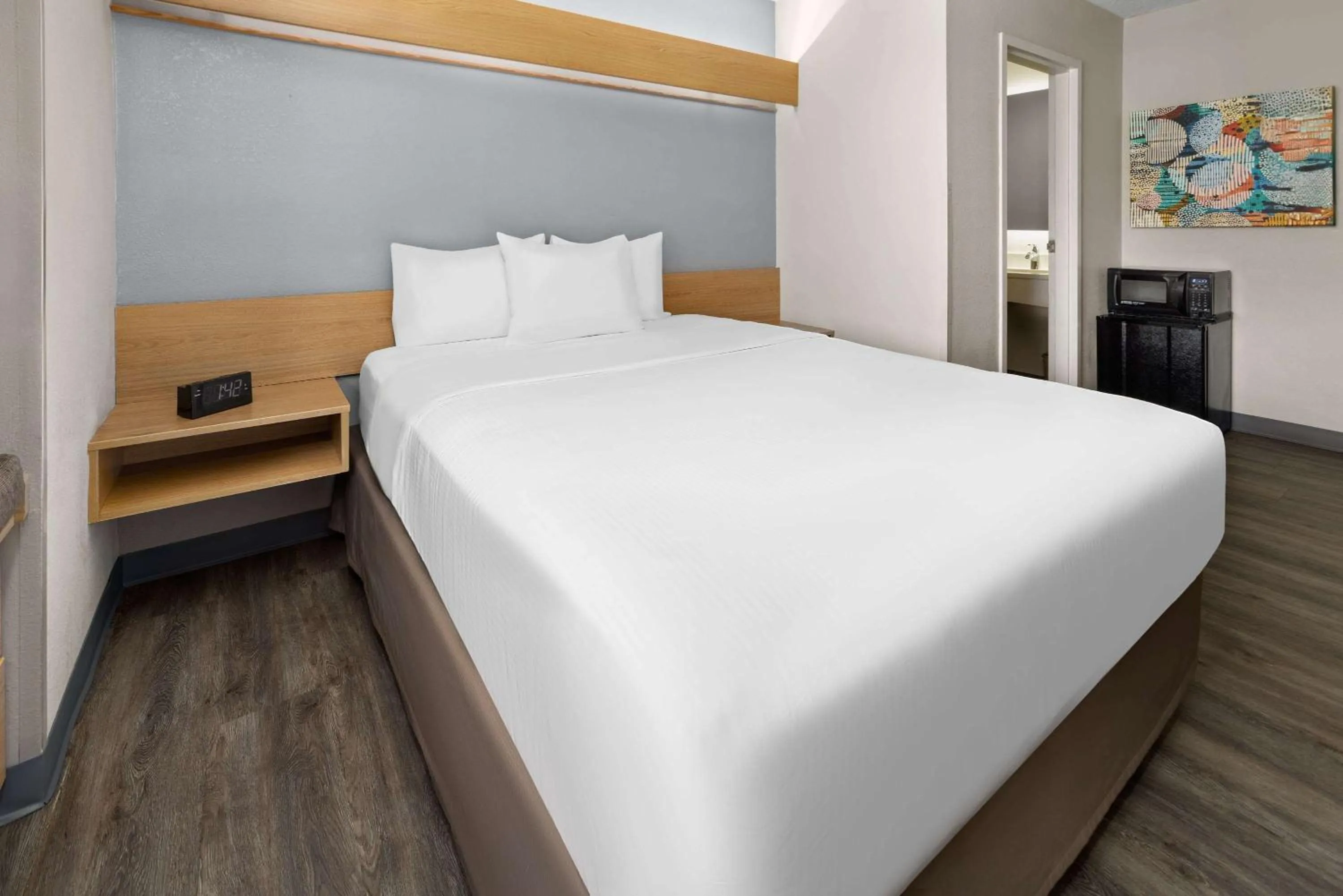 Photo of the whole room, Bed in Microtel Inn by Wyndham Raleigh-Durham Airport