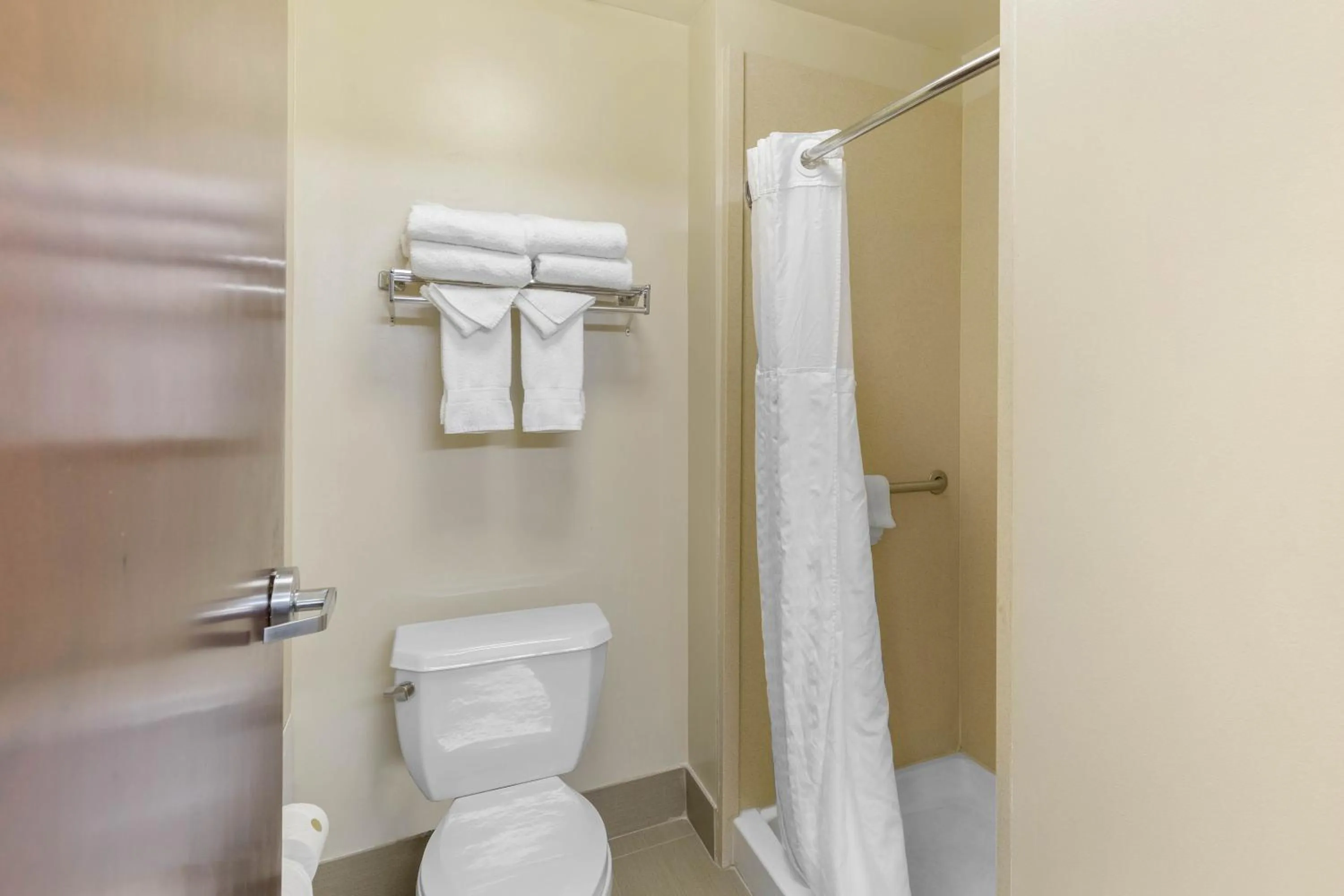 Bathroom in Comfort Suites Elkridge Columbia Gateway