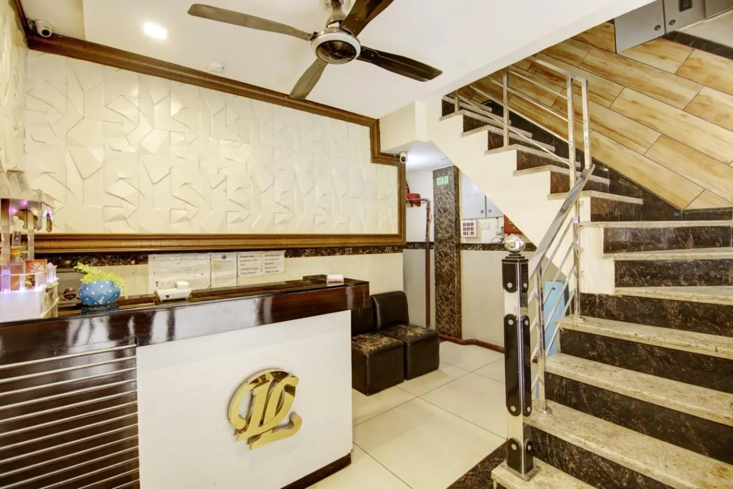 Lobby or reception in Hotel Dreamland Dx-5 Mints walk From New Delhi Railways Station
