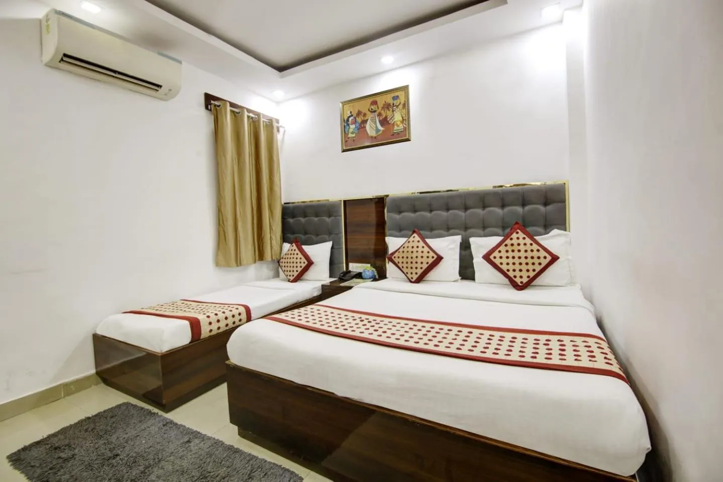 Bedroom, Bed in Hotel Dreamland Dx-5 Mints walk From New Delhi Railways Station