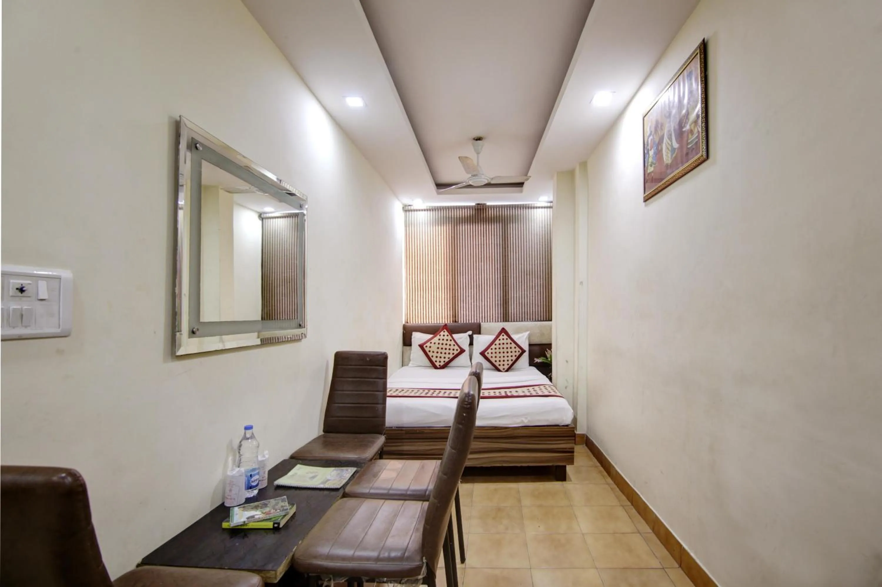 Photo of the whole room, Bed in Hotel Dreamland Dx-5 Mints walk From New Delhi Railways Station