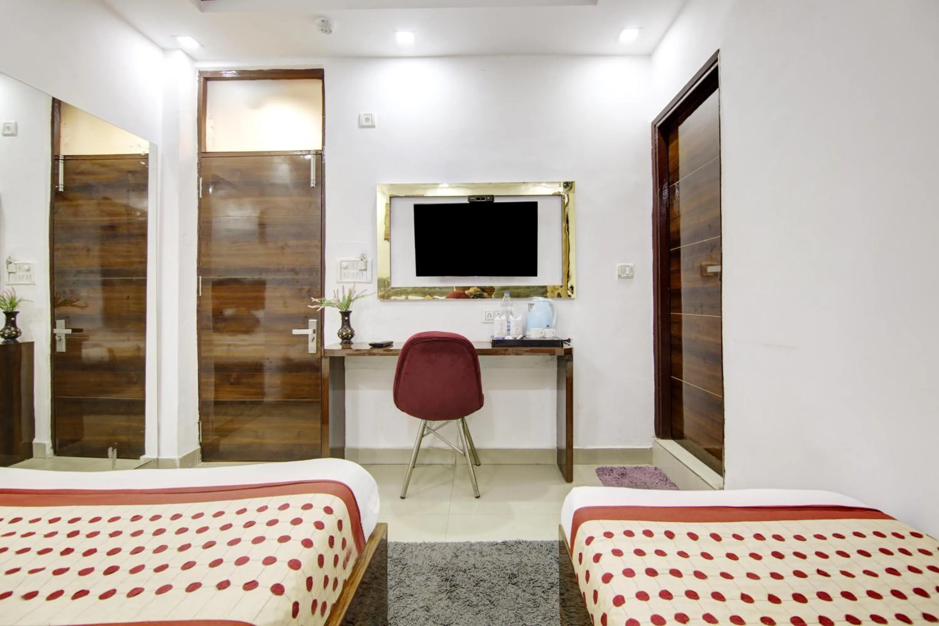 Bedroom, Bed in Hotel Dreamland Dx-5 Mints walk From New Delhi Railways Station