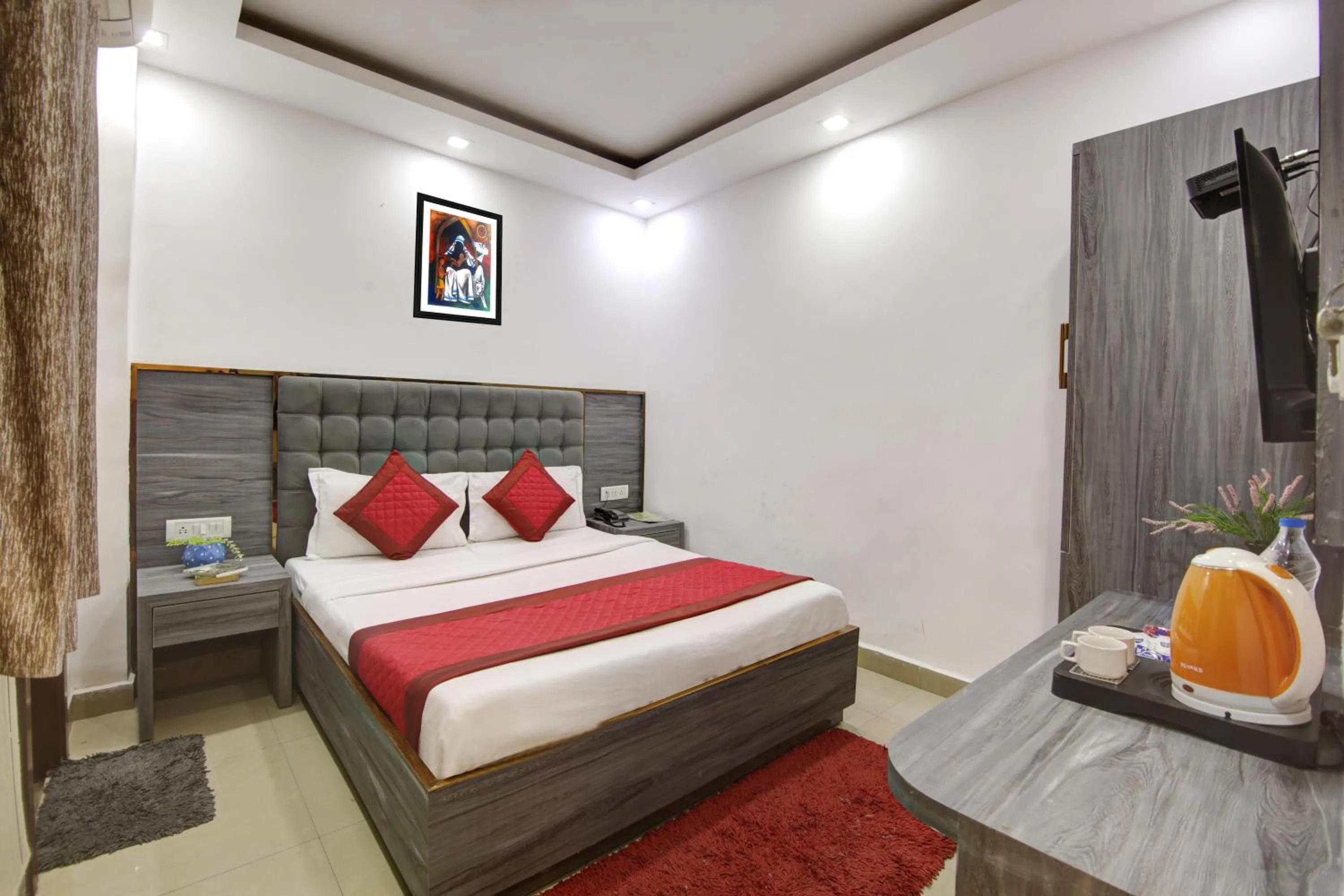 Photo of the whole room, Bed in Hotel Dreamland Dx-5 Mints walk From New Delhi Railways Station