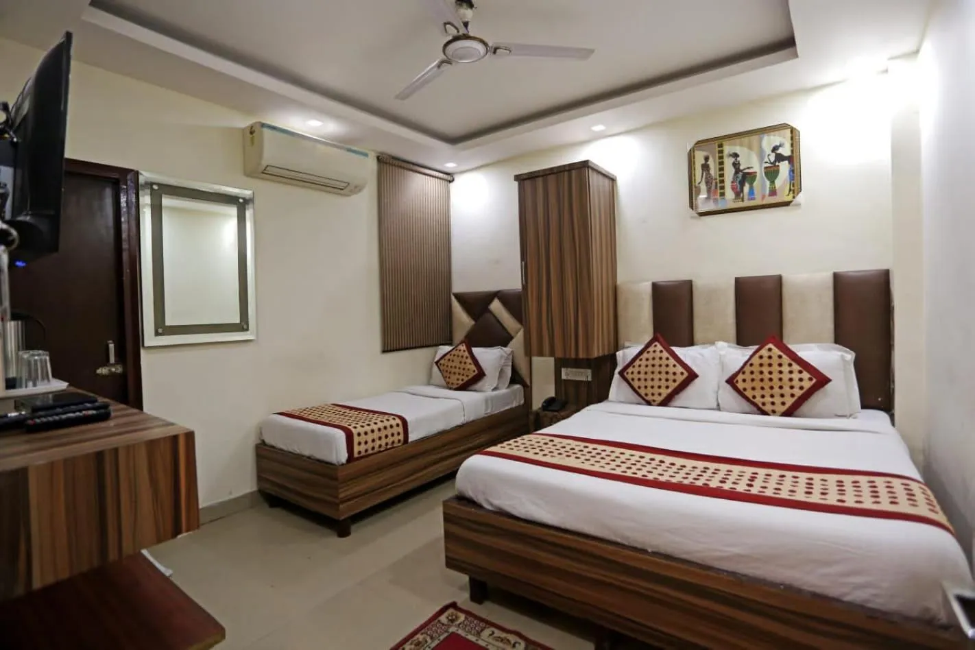 Bed in Hotel Dreamland Dx-5 Mints walk From New Delhi Railways Station