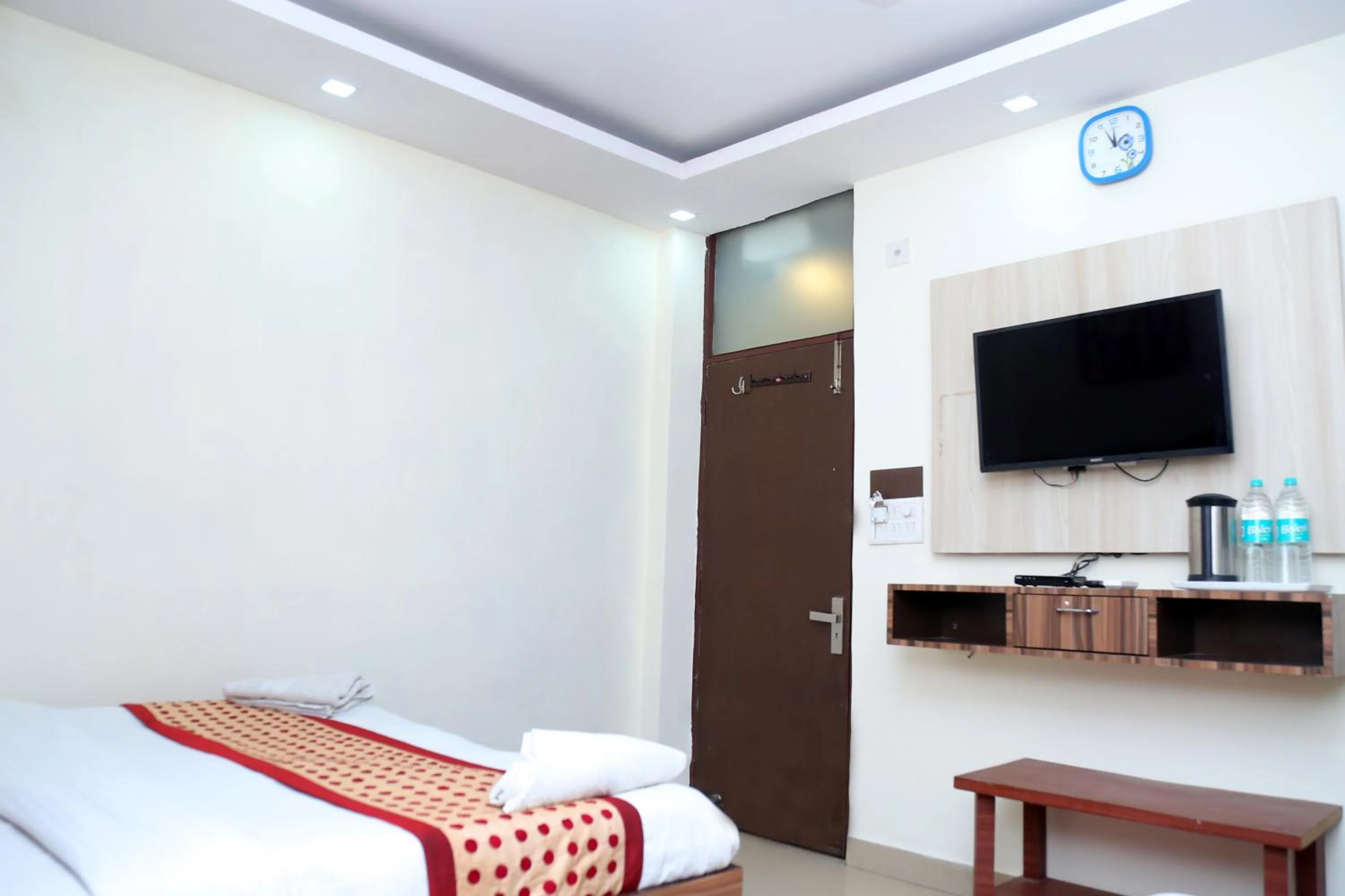 Bed in Hotel Dreamland Dx-5 Mints walk From New Delhi Railways Station