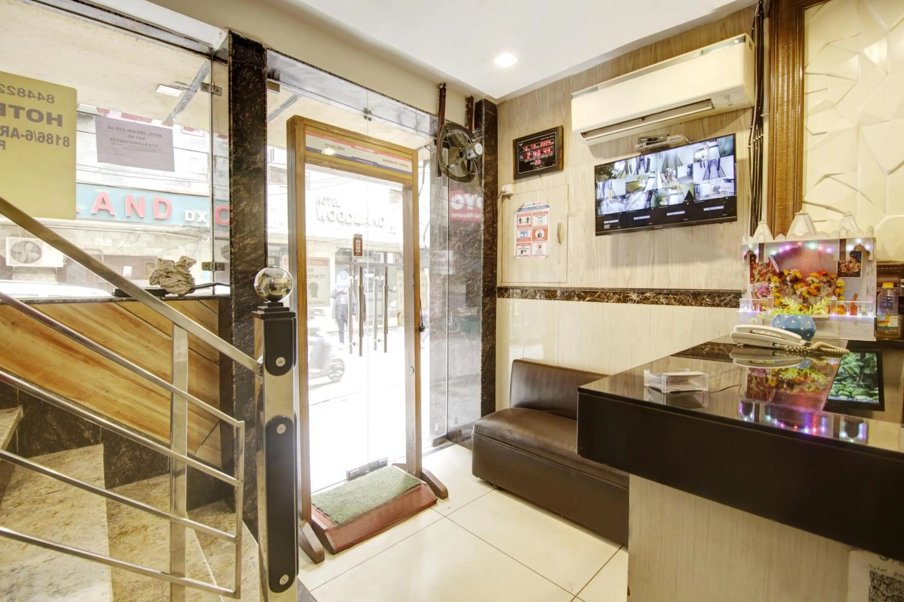 Lobby or reception in Hotel Dreamland Dx-5 Mints walk From New Delhi Railways Station