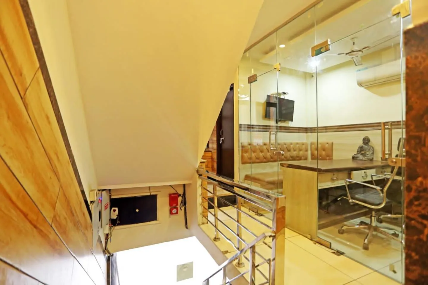 Business facilities in Hotel Dreamland Dx-5 Mints walk From New Delhi Railways Station