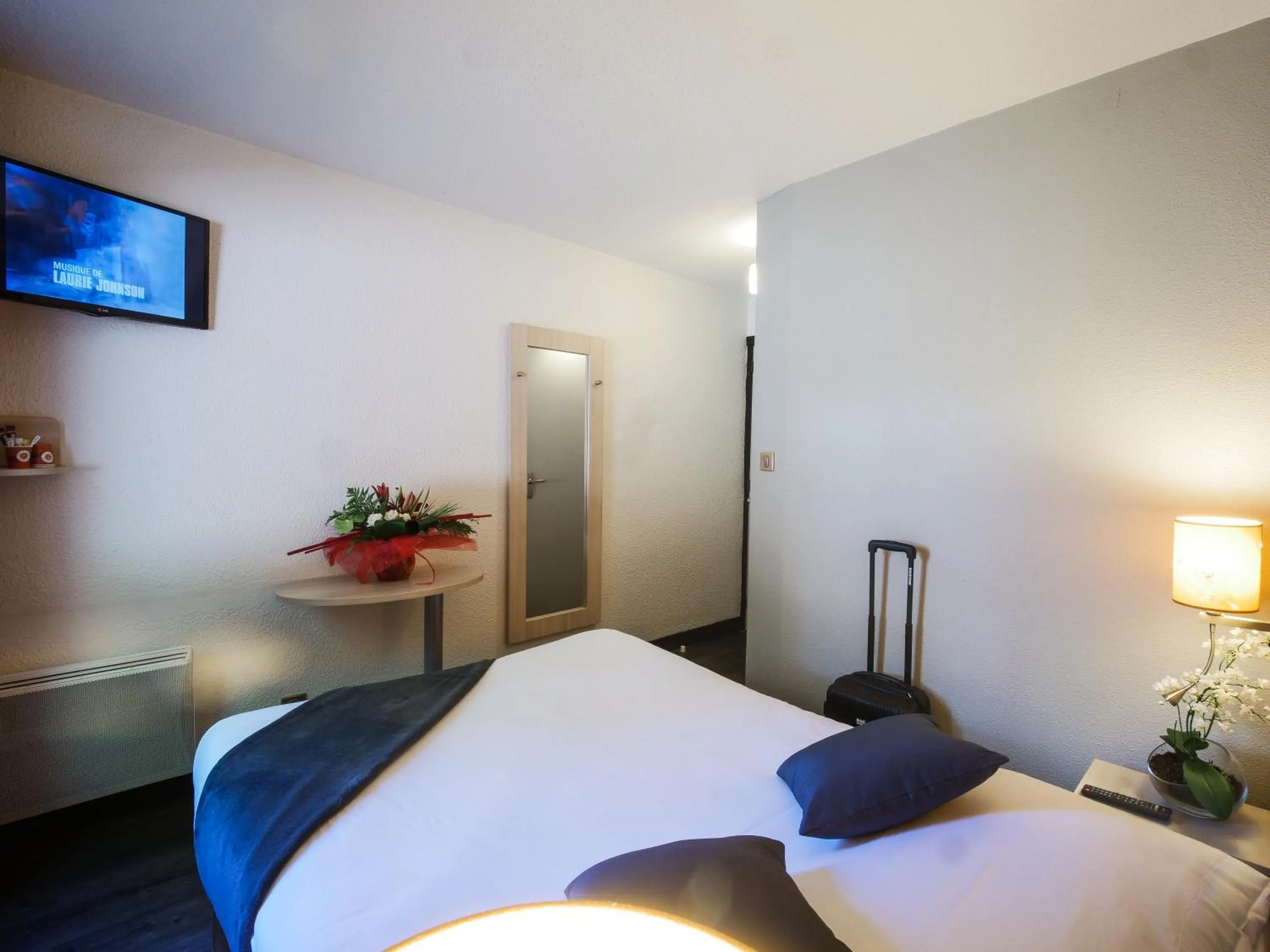 TV and multimedia, Bed in Hotel Inn Design Resto Novo Challans