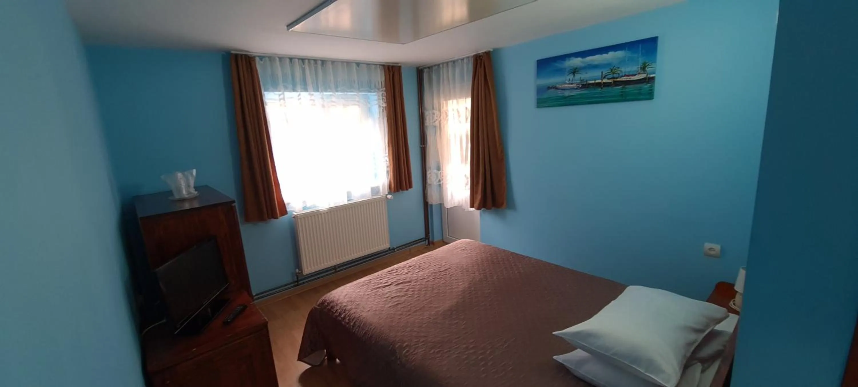 TV and multimedia, Bed in Pensiunea Aurora - Great Hostel Voineasa