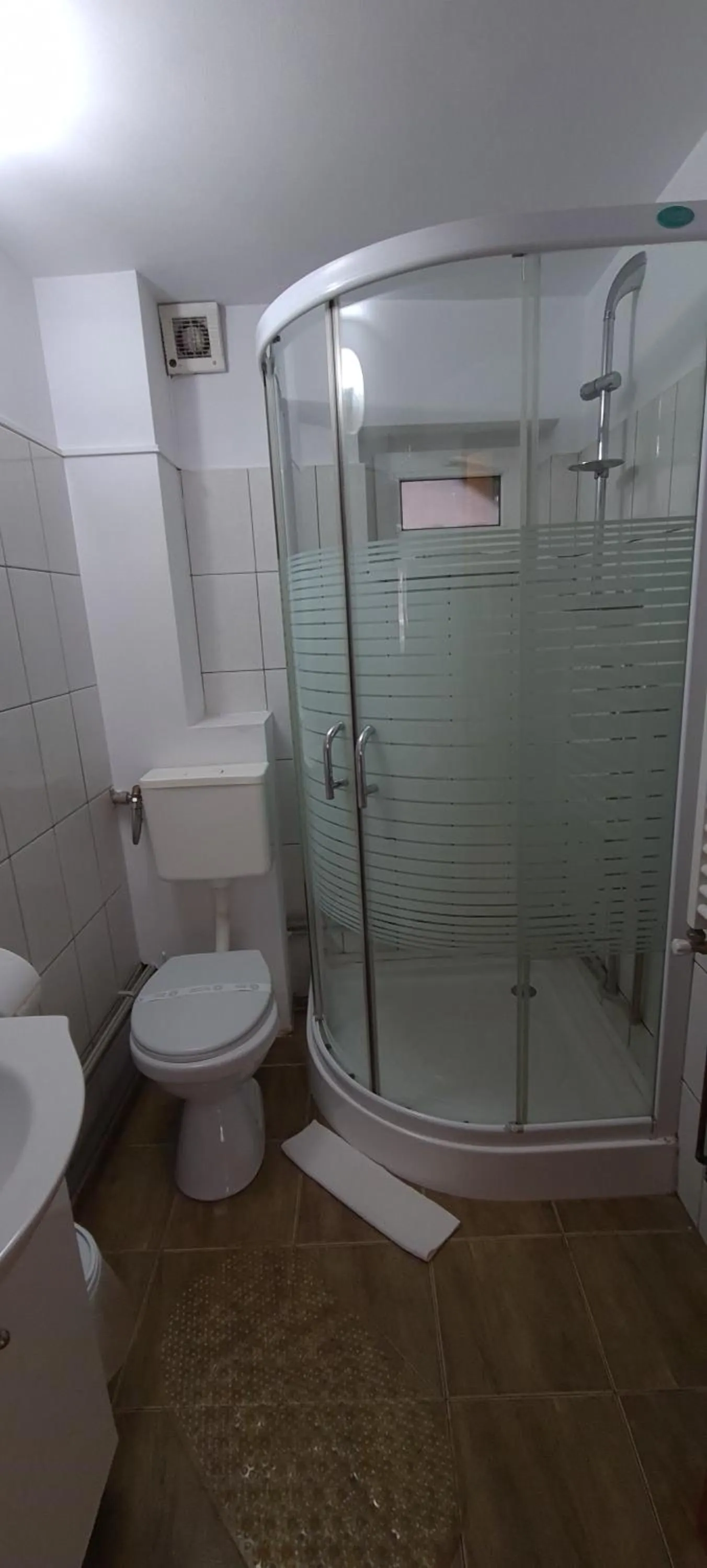 Bathroom in Pensiunea Aurora - Great Hostel Voineasa