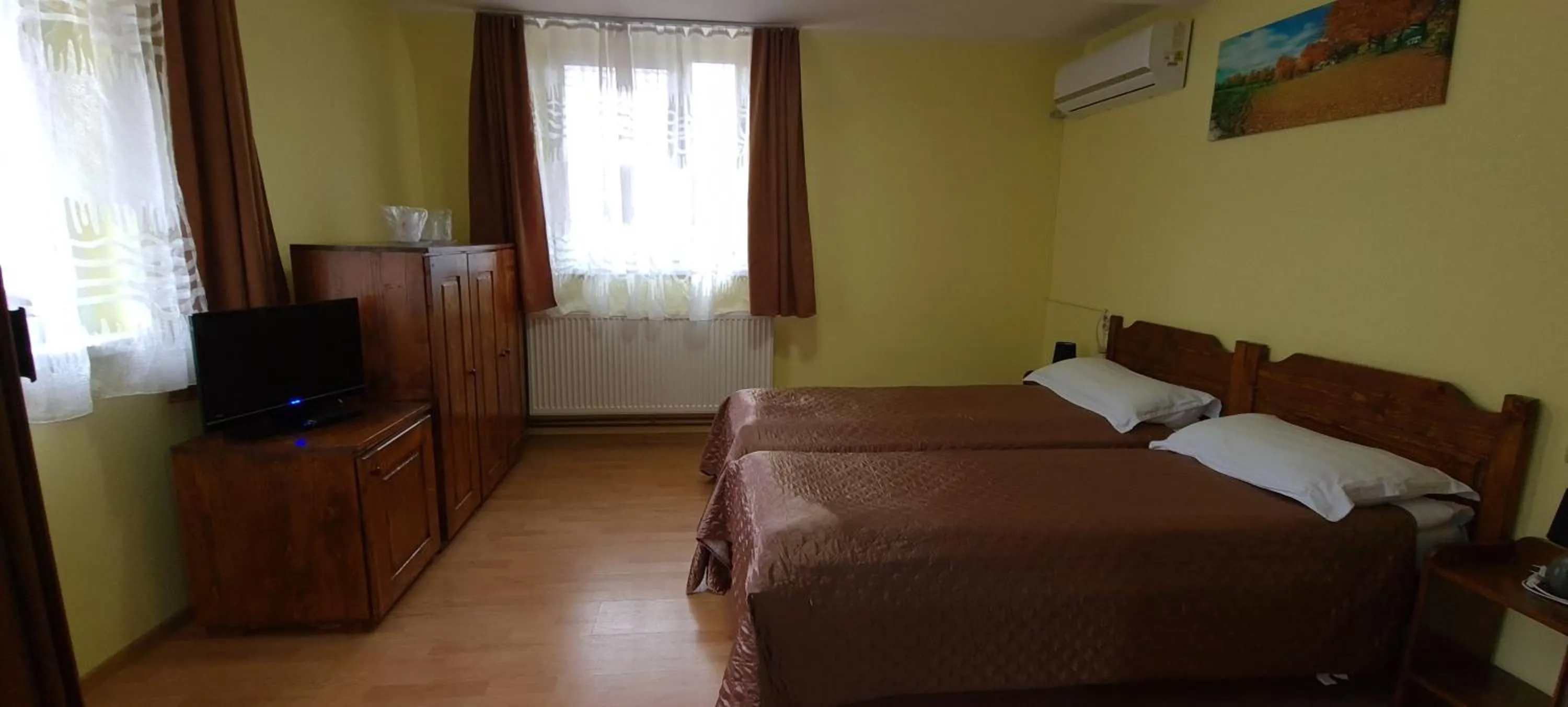 Bed in Pensiunea Aurora - Great Hostel Voineasa