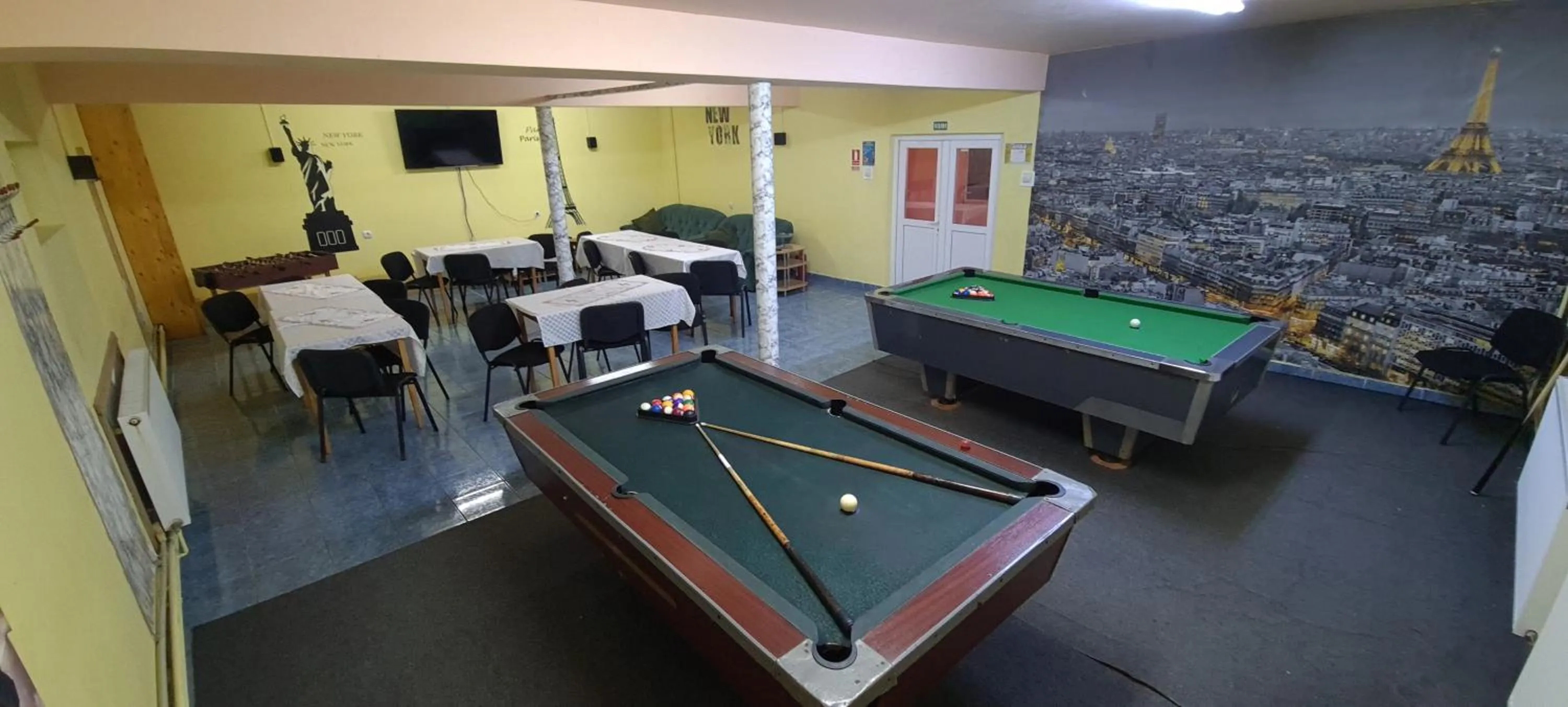 Living room in Pensiunea Aurora - Great Hostel Voineasa