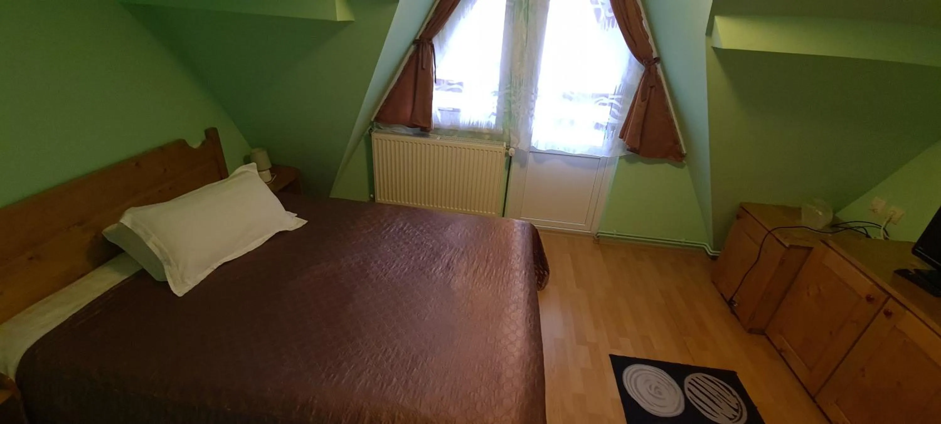 Bed in Pensiunea Aurora - Great Hostel Voineasa