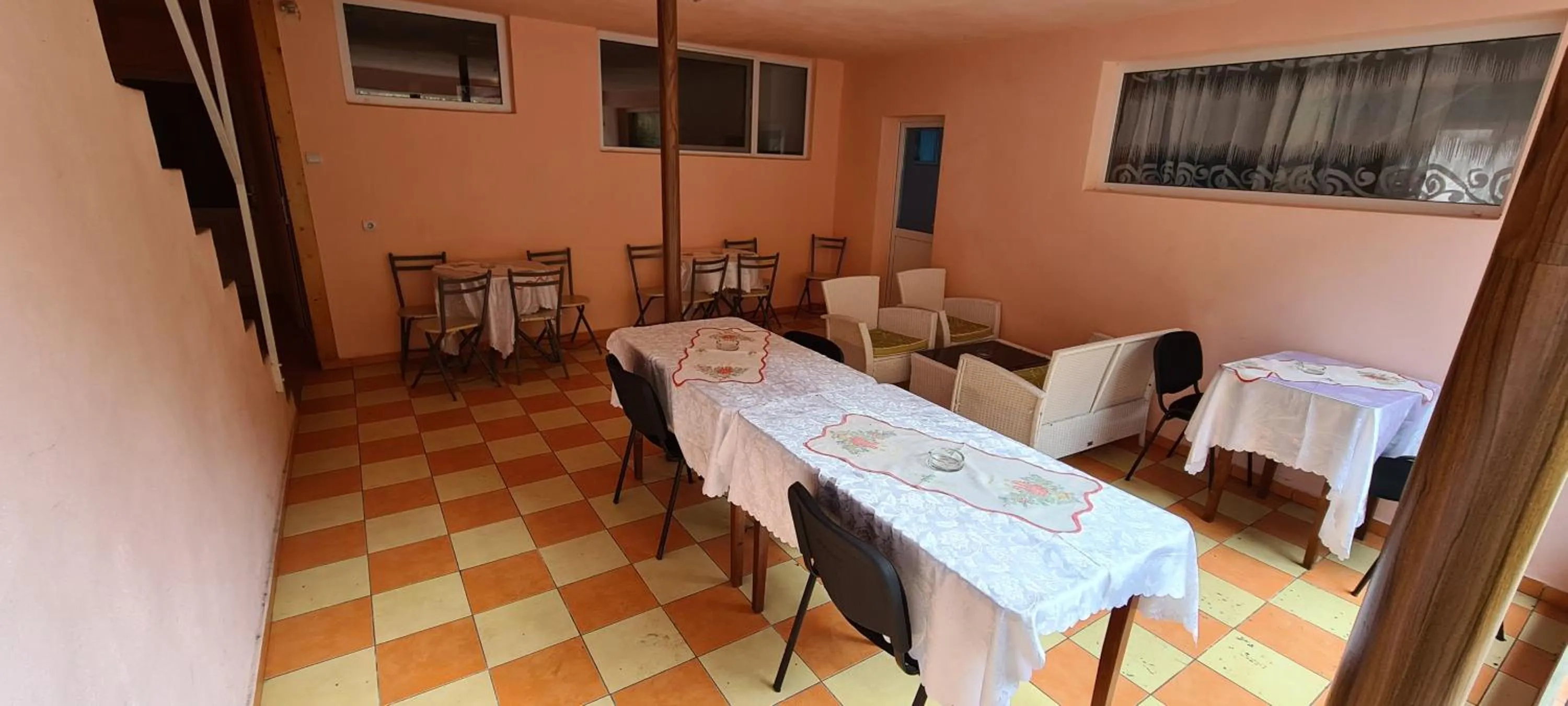 Dining area in Pensiunea Aurora - Great Hostel Voineasa