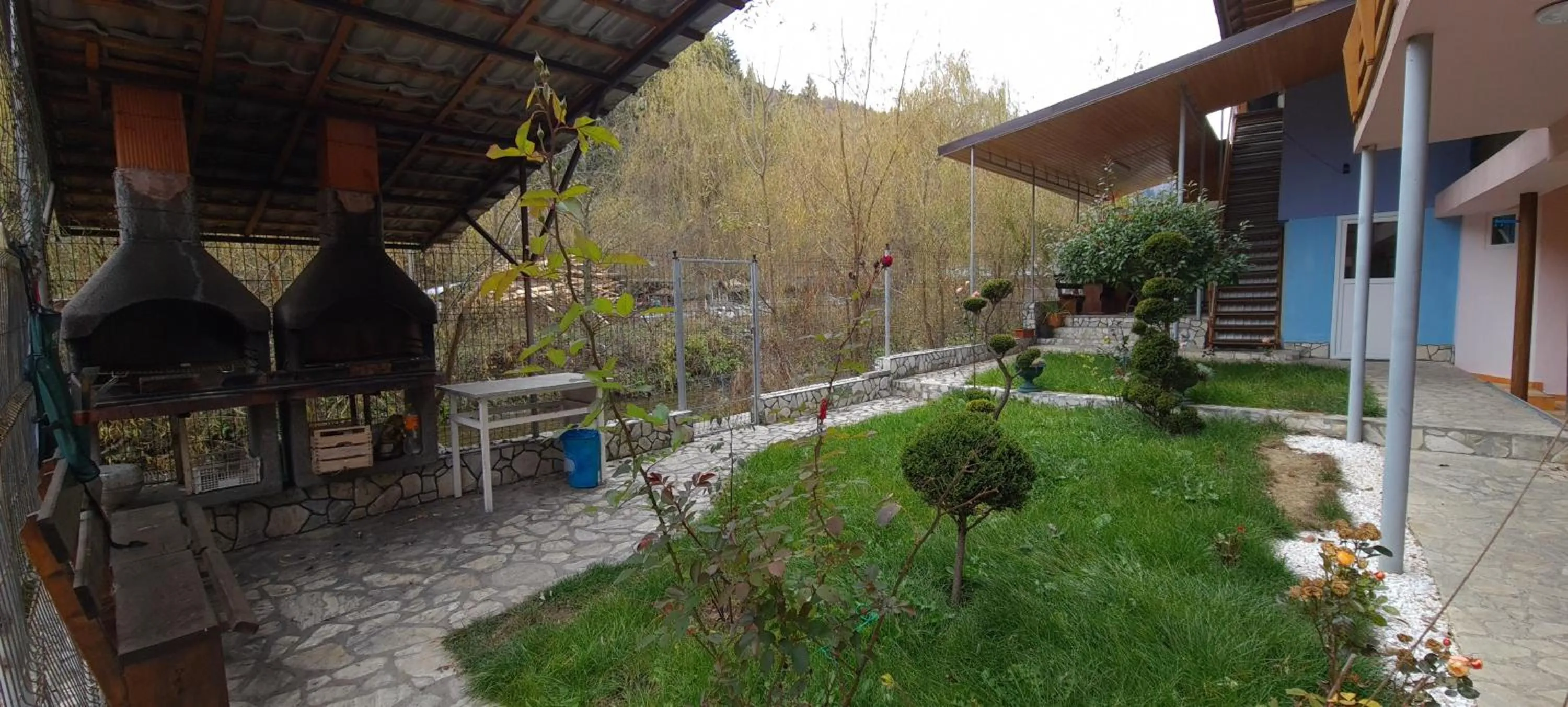 BBQ facilities in Pensiunea Aurora - Great Hostel Voineasa