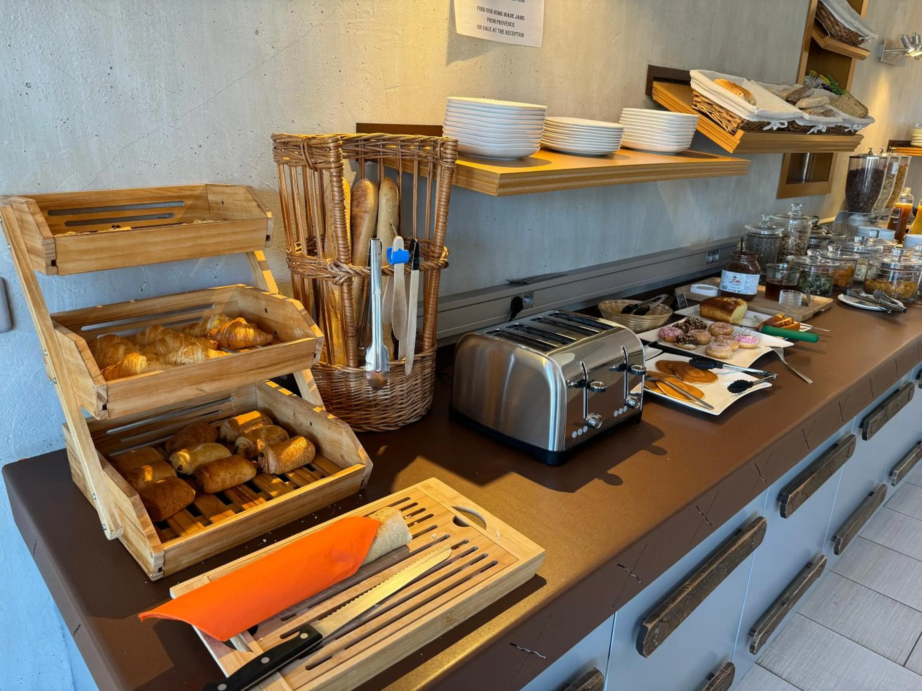 Buffet breakfast in Le Mas de Cocagne