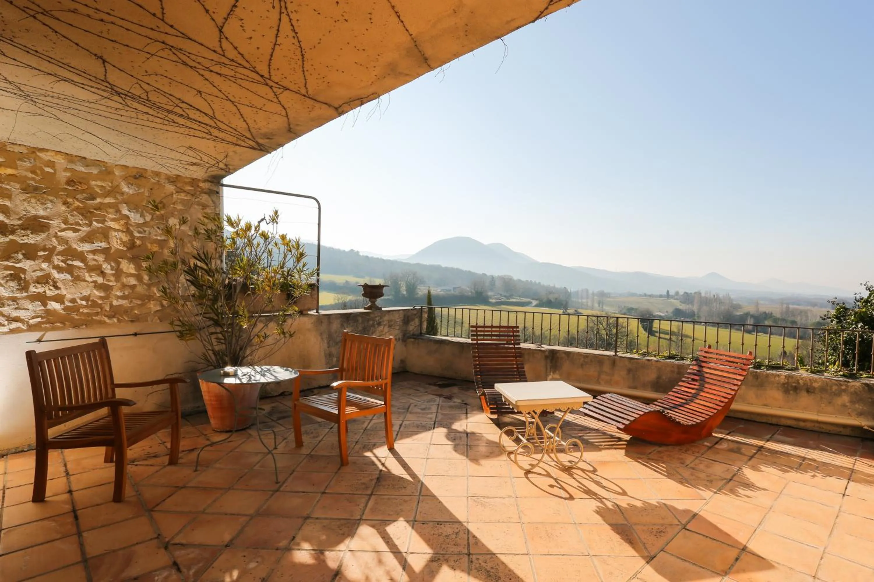 Patio in La Treille Muscate